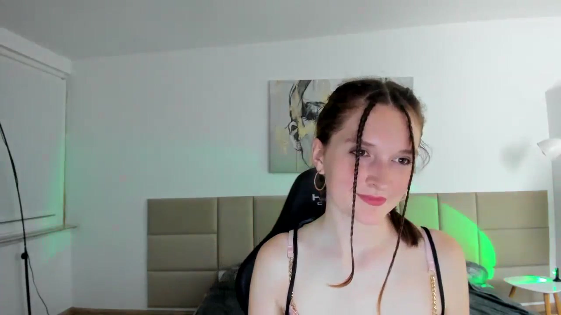 Gallery image thumbnail from GlitterGold's myfreecams stream on, 08/11/2024, 22:18 image 13 of 20