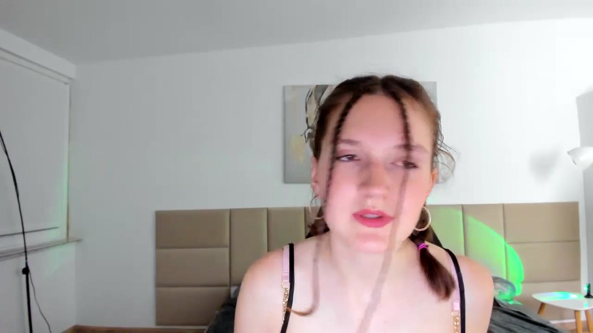 Gallery image thumbnail from GlitterGold's myfreecams stream on, 08/11/2024, 22:18 image 17 of 20