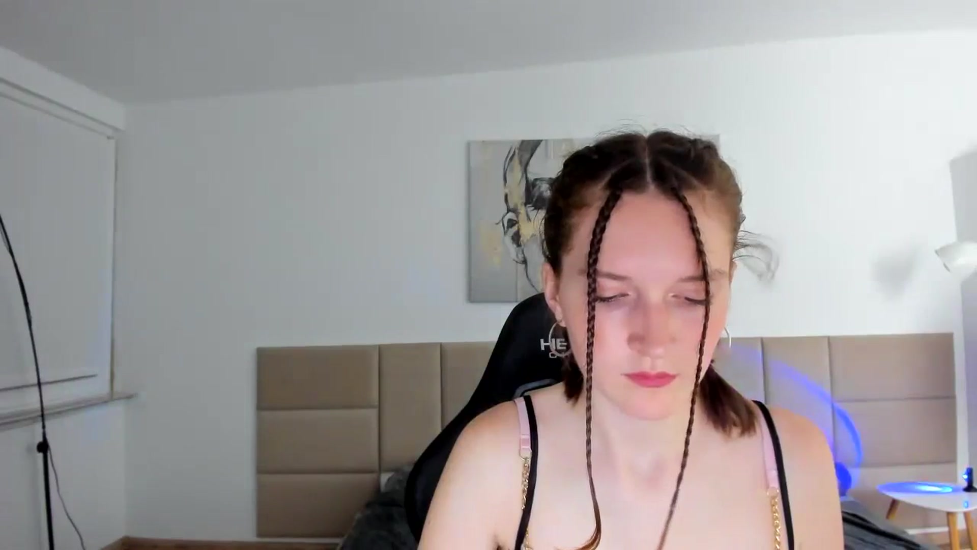 Gallery image thumbnail from GlitterGold's myfreecams stream on, 08/11/2024, 22:18 image 12 of 20