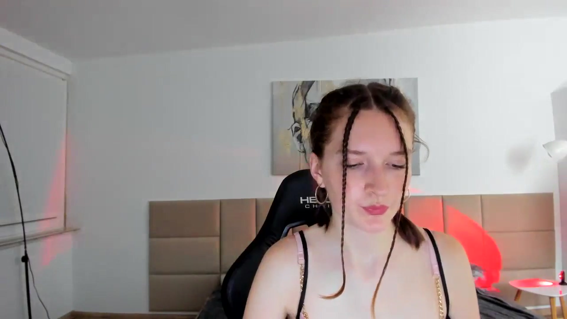 Gallery image thumbnail from GlitterGold's myfreecams stream on, 08/11/2024, 22:18 image 7 of 20