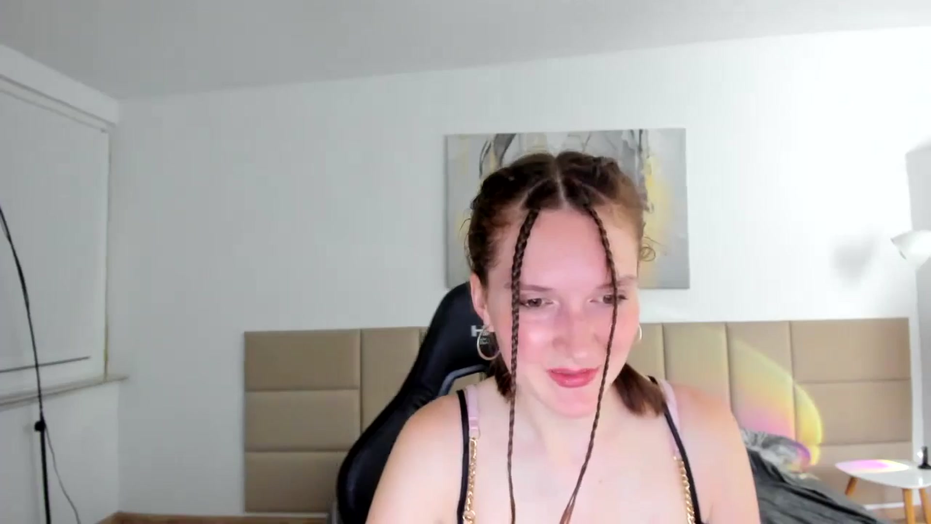 Gallery image thumbnail from GlitterGold's myfreecams stream on, 08/11/2024, 22:45 image 13 of 20