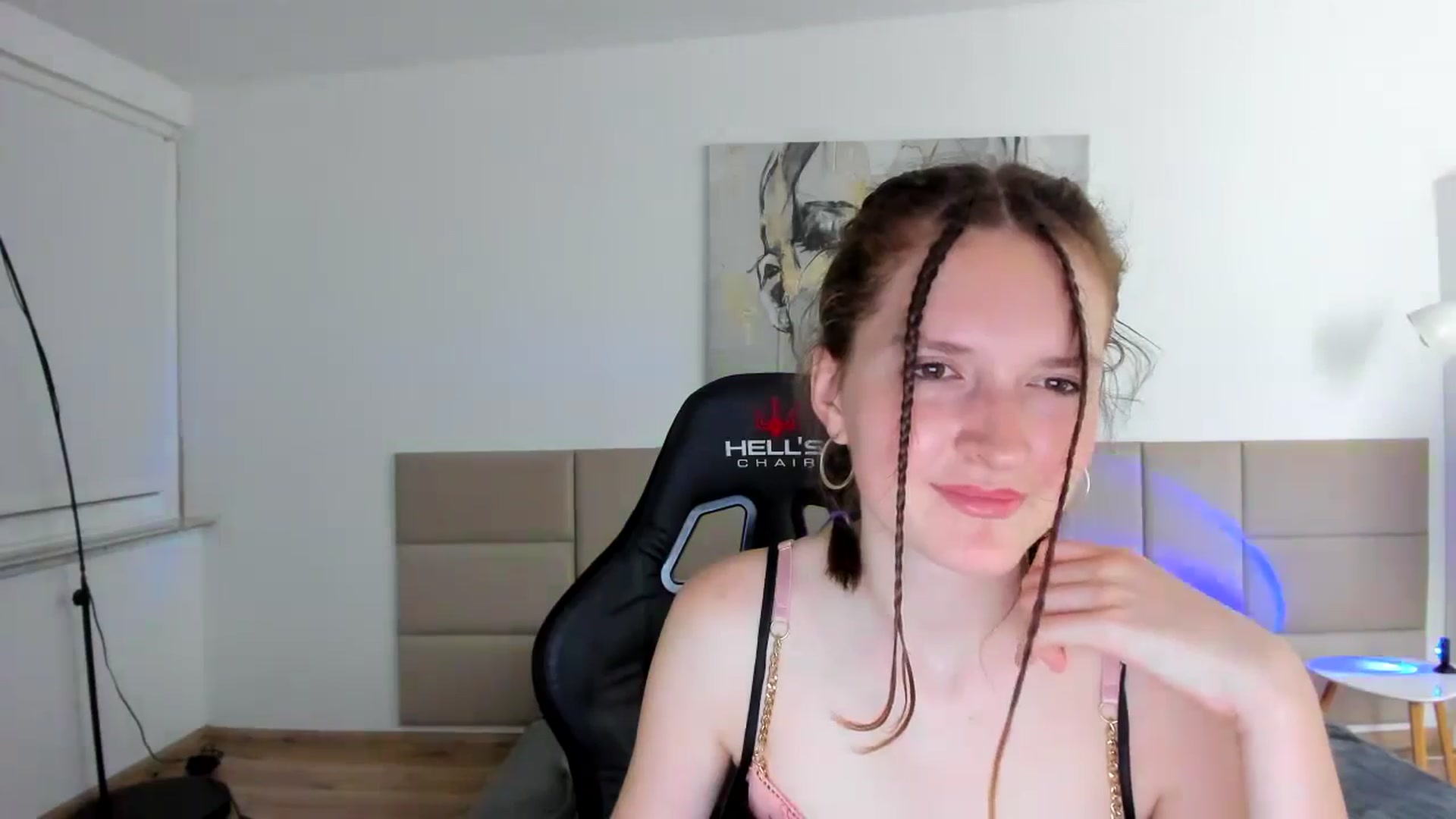 Gallery image thumbnail from GlitterGold's myfreecams stream on, 08/12/2024, 24:56 image 8 of 20