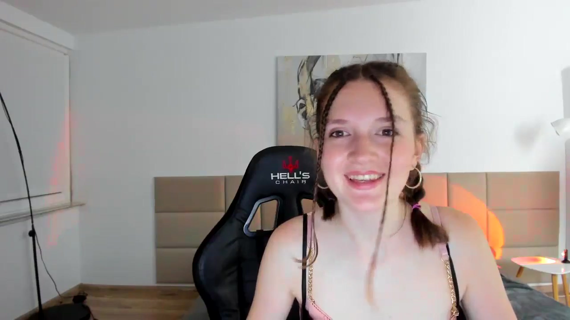 Gallery image thumbnail from GlitterGold's myfreecams stream on, 08/12/2024, 24:56 image 12 of 20