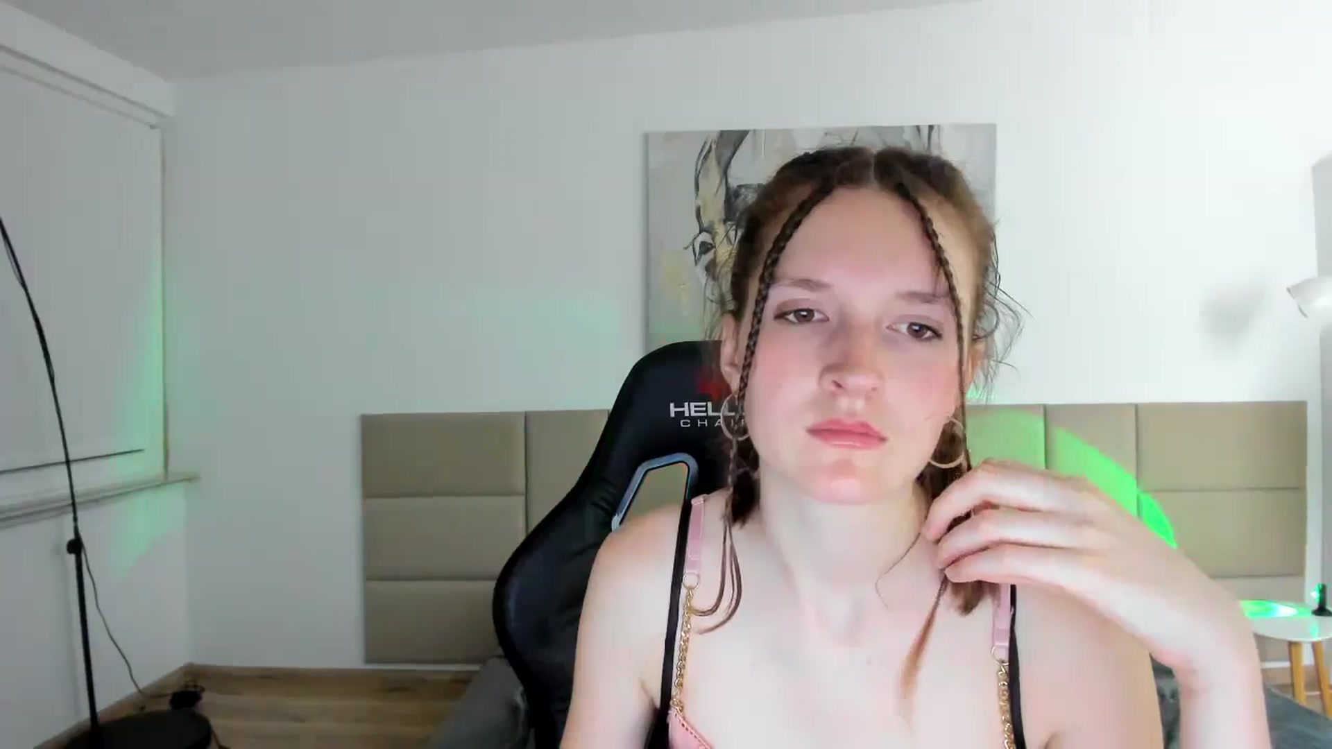 Gallery image thumbnail from GlitterGold's myfreecams stream on, 08/12/2024, 24:56 image 7 of 20