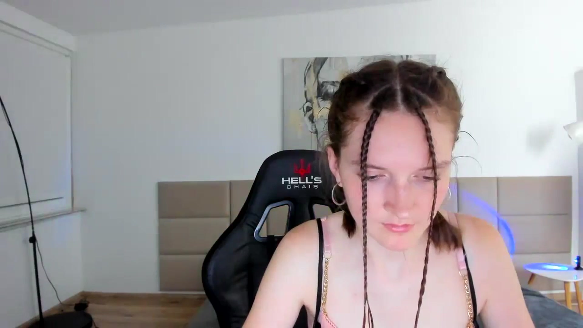 Gallery image thumbnail from GlitterGold's myfreecams stream on, 08/12/2024, 24:56 image 14 of 20