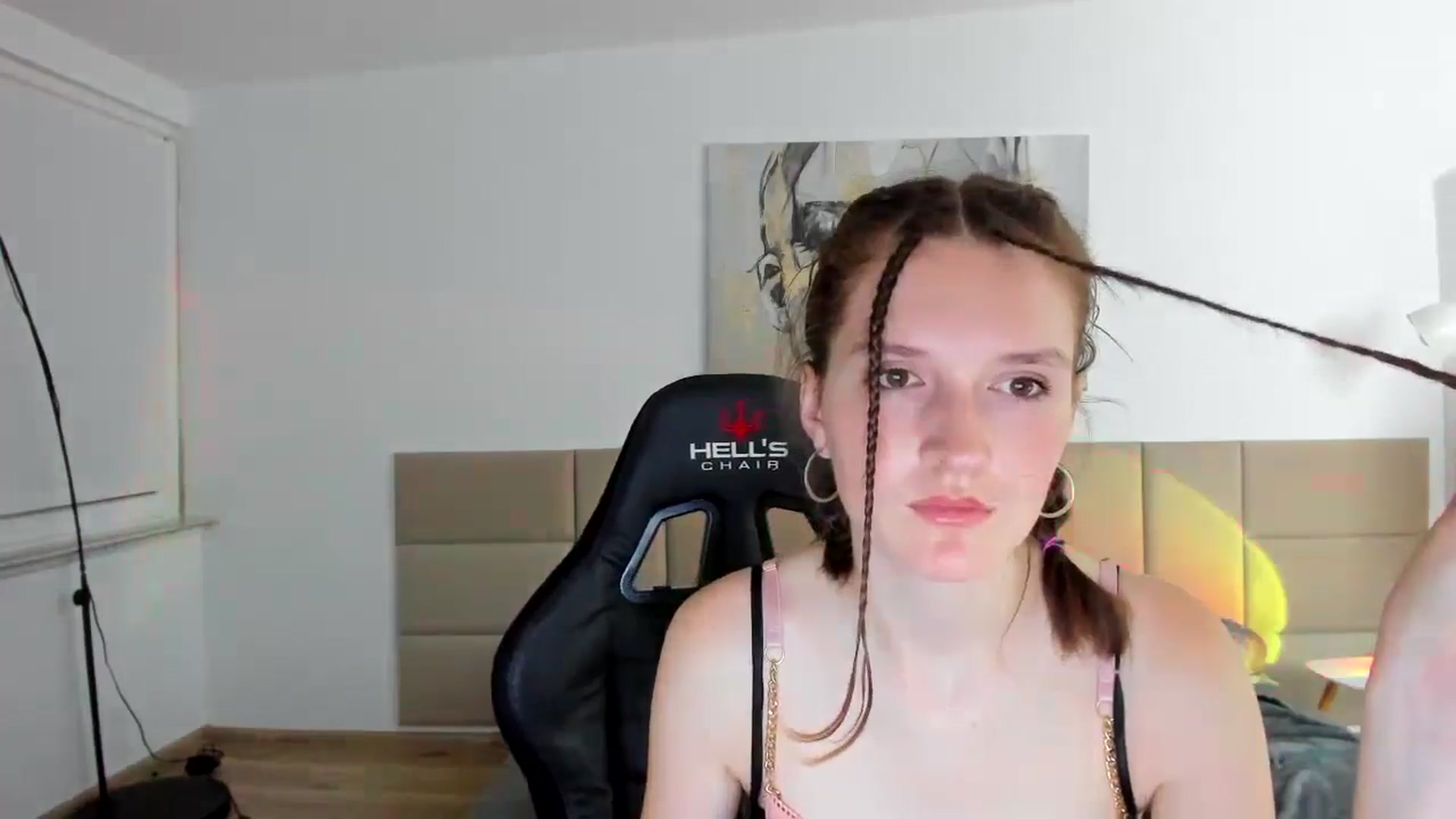 Gallery image thumbnail from GlitterGold's myfreecams stream on, 08/12/2024, 24:56 image 18 of 20