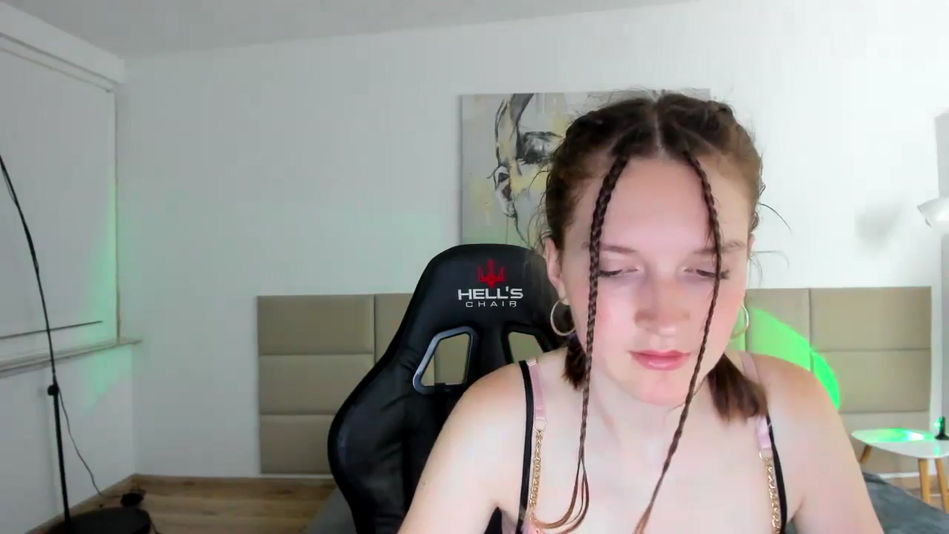 Gallery image thumbnail from GlitterGold's myfreecams stream on, 08/12/2024, 24:56 image 13 of 20