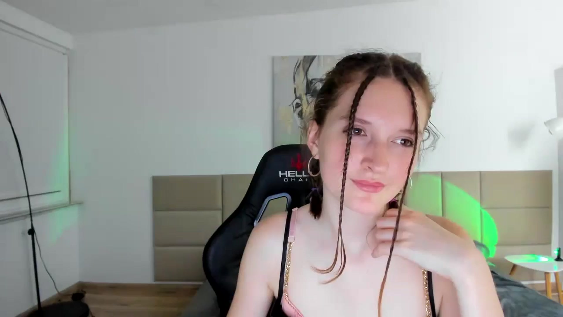 Gallery image thumbnail from GlitterGold's myfreecams stream on, 08/12/2024, 24:56 image 1 of 20