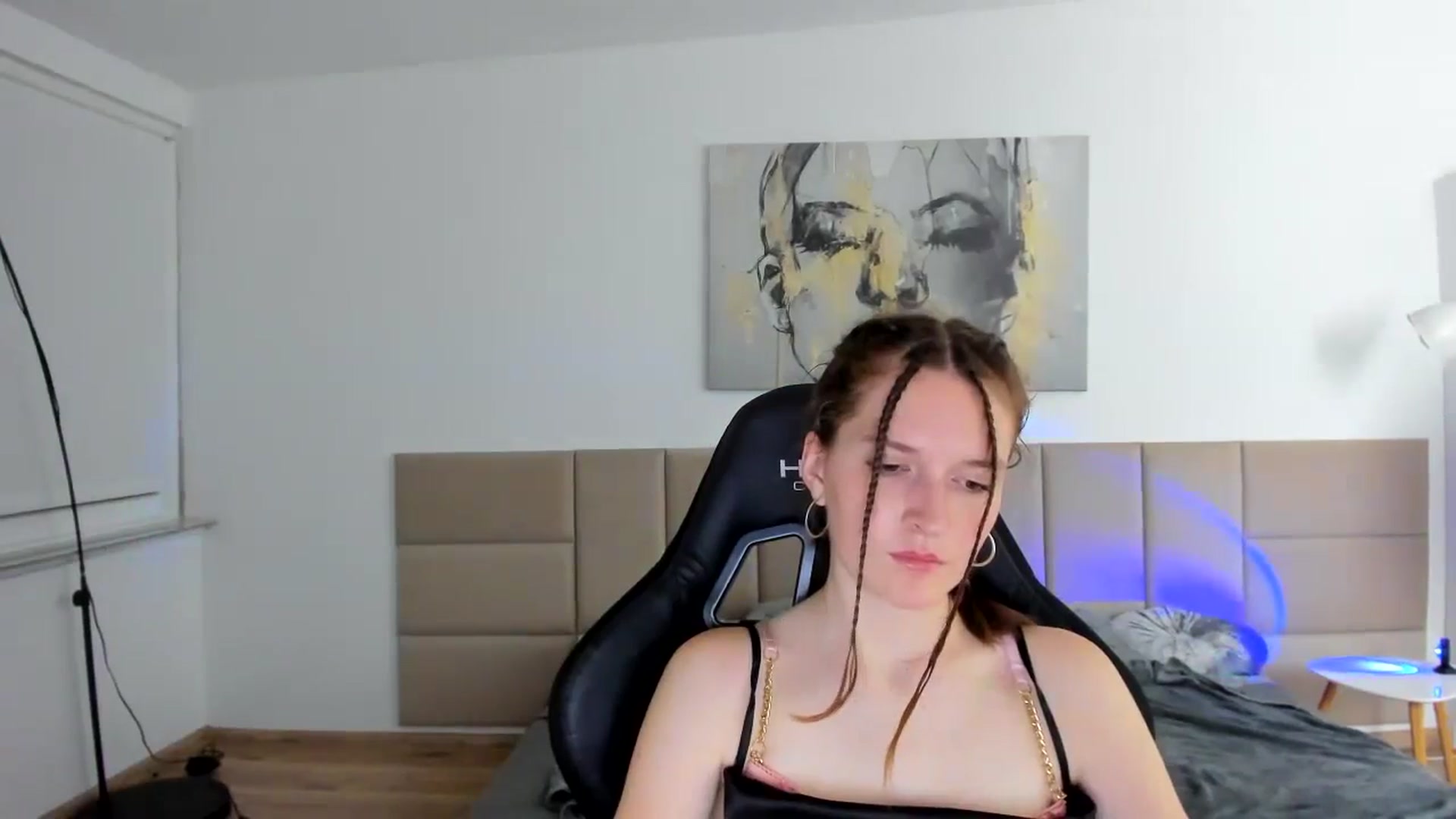 Gallery image thumbnail from GlitterGold's myfreecams stream on, 08/12/2024, 02:42 image 3 of 20