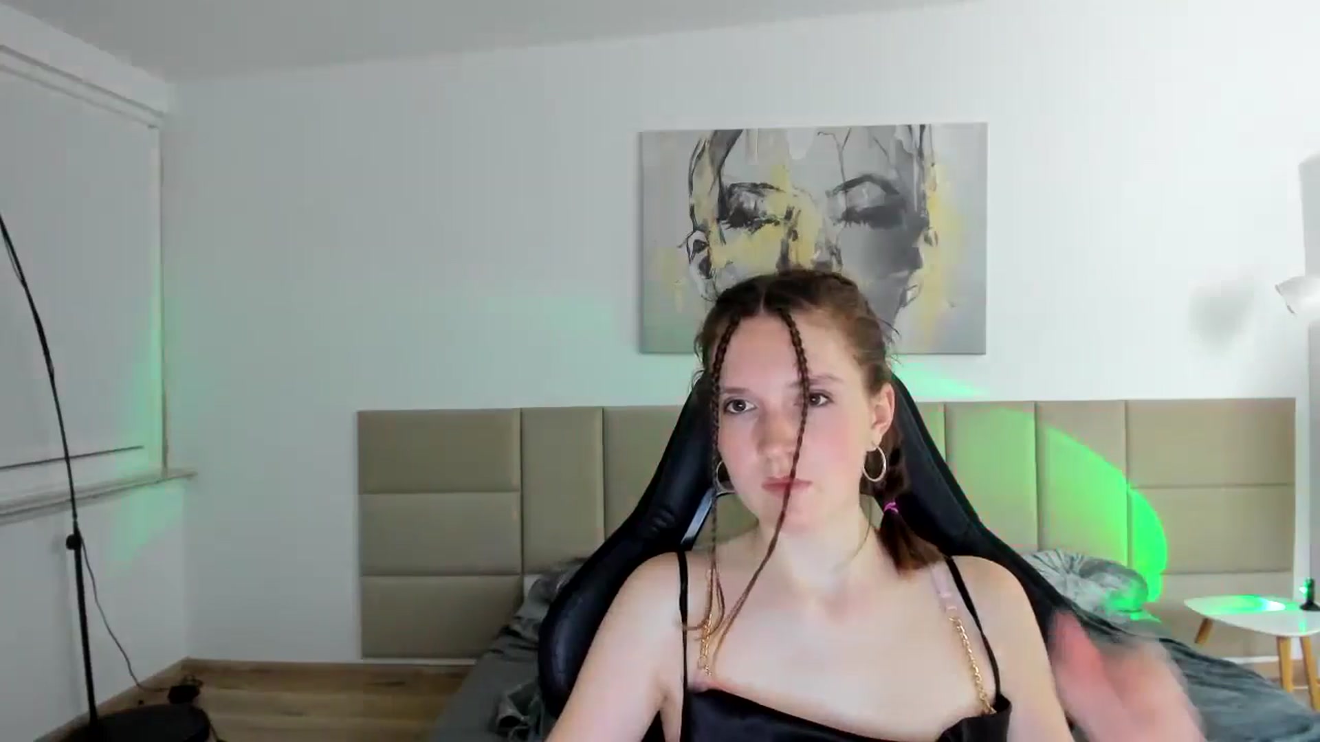 Gallery image thumbnail from GlitterGold's myfreecams stream on, 08/12/2024, 02:42 image 10 of 20
