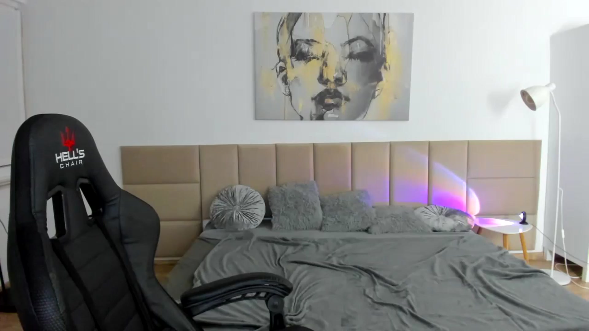Gallery image thumbnail from GlitterGold's myfreecams stream on, 08/12/2024, 22:52 image 17 of 20