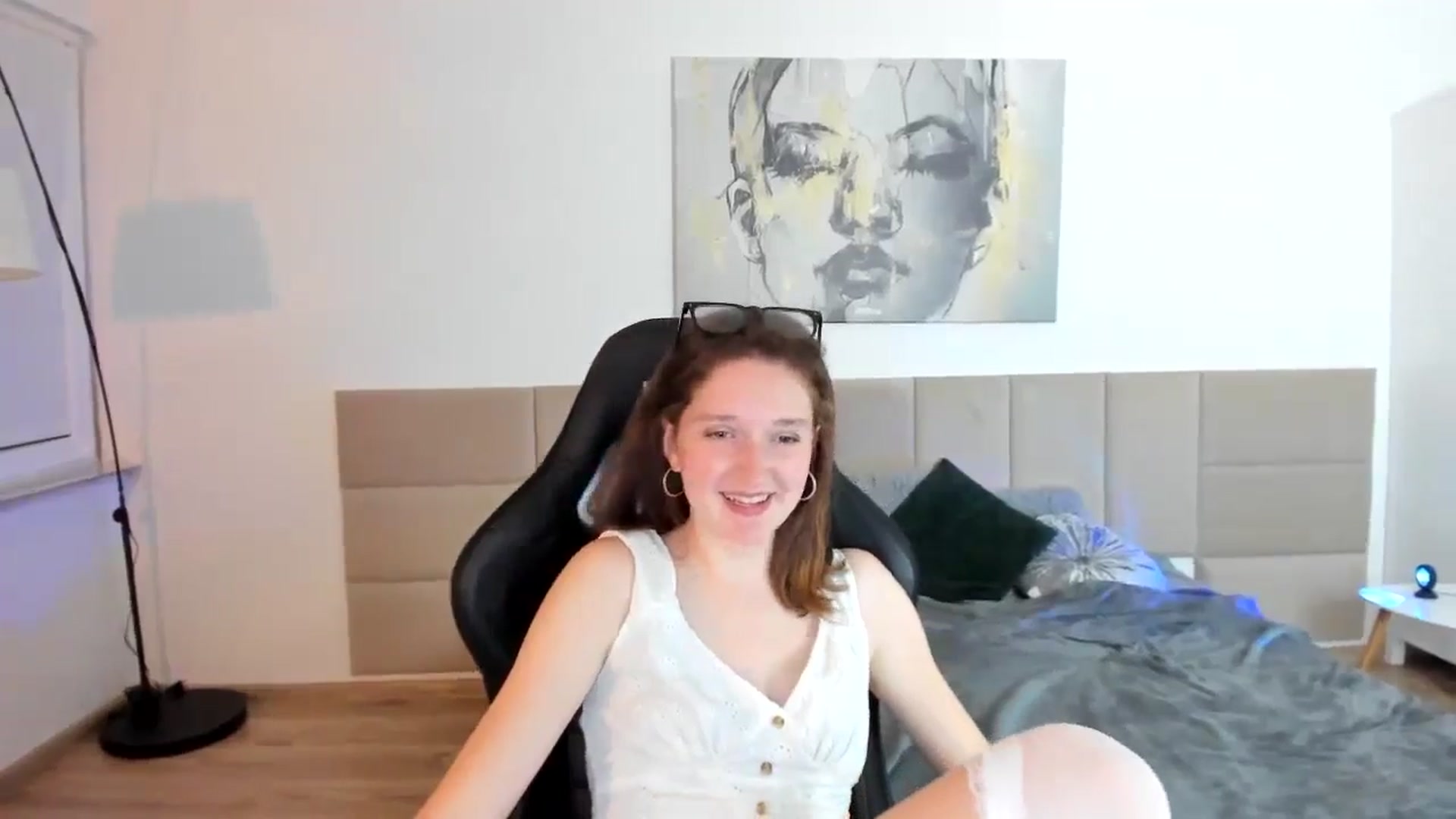 Gallery image thumbnail from GlitterGold's myfreecams stream on, 08/25/2024, 23:27 image 8 of 20