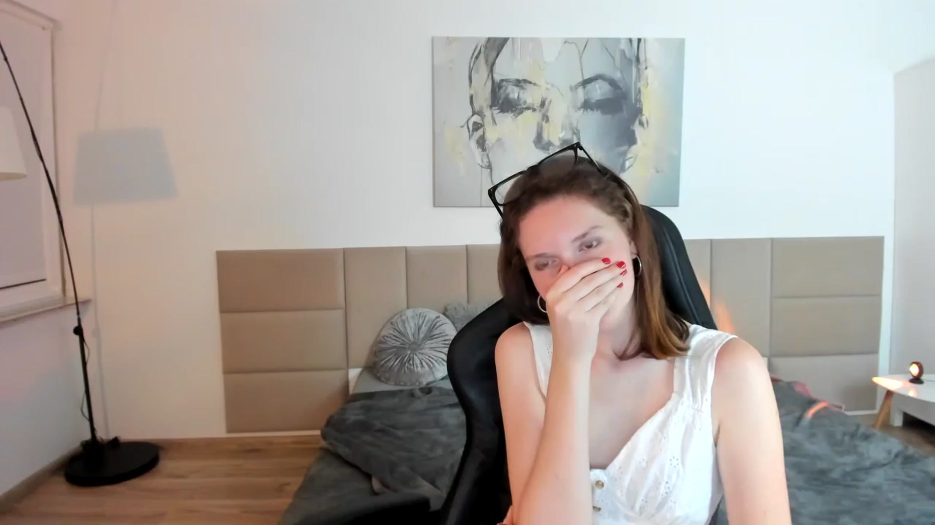 Gallery image thumbnail from GlitterGold's myfreecams stream on, 08/25/2024, 23:27 image 17 of 20