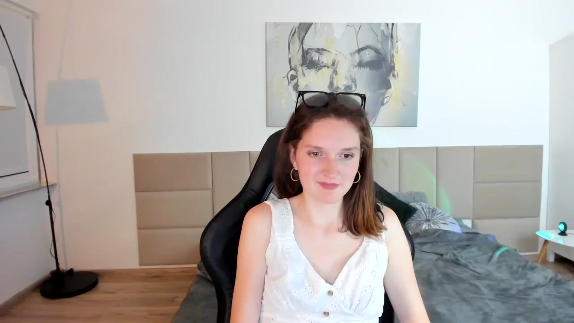 Gallery image thumbnail from GlitterGold's myfreecams stream on, 08/25/2024, 23:27 image 15 of 20