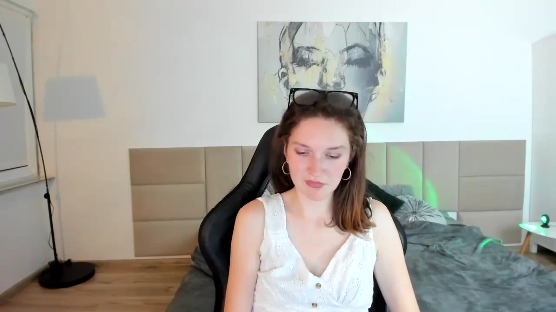 Gallery image thumbnail from GlitterGold's myfreecams stream on, 08/25/2024, 23:27 image 14 of 20