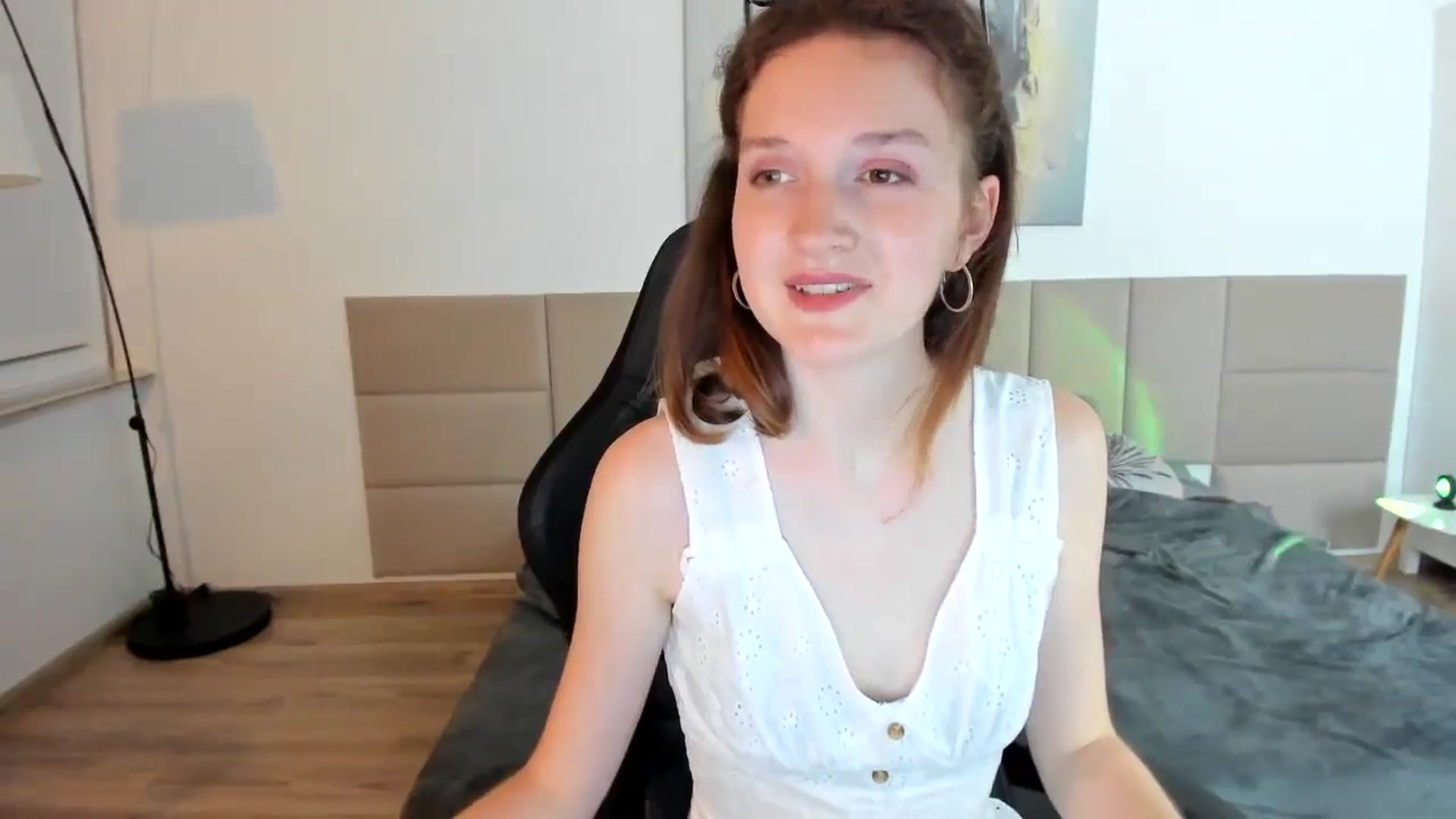 Gallery image thumbnail from GlitterGold's myfreecams stream on, 08/26/2024, 01:22 image 12 of 20