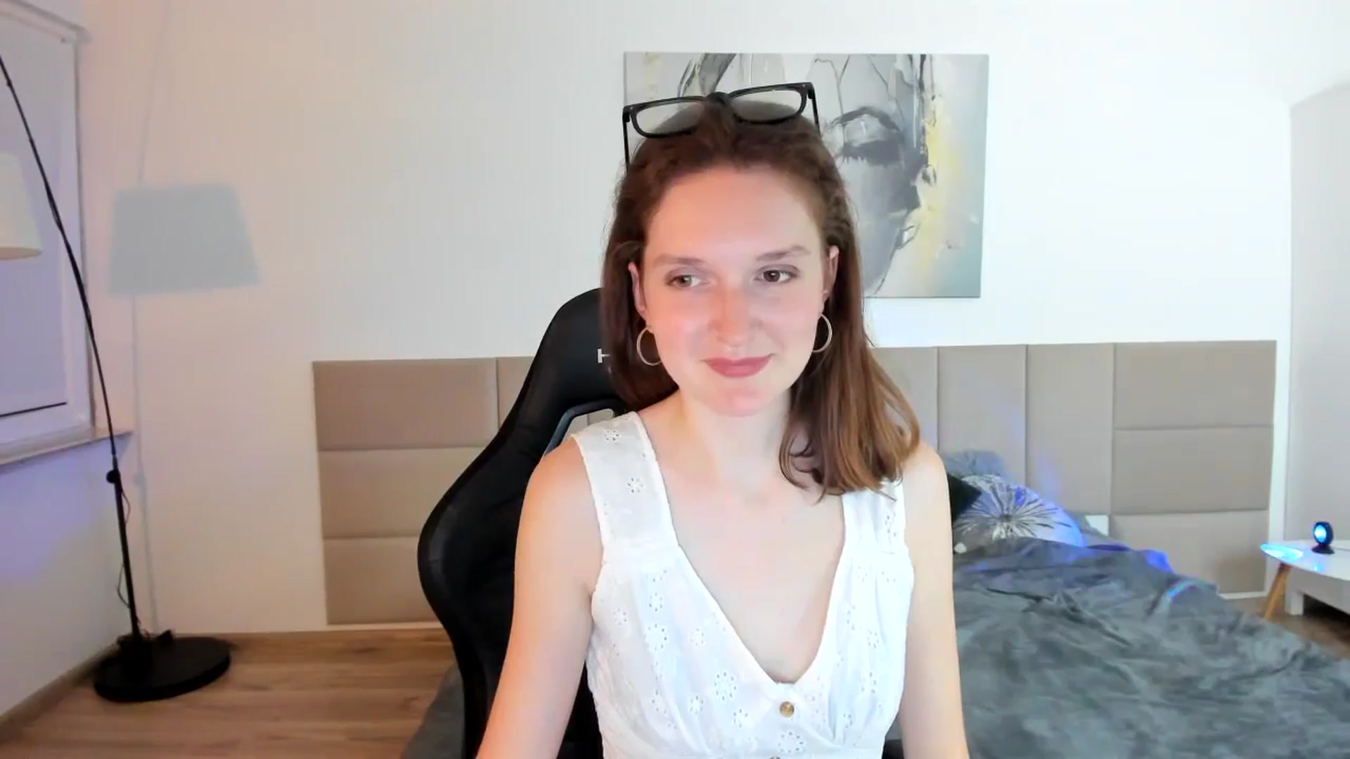 Gallery image thumbnail from GlitterGold's myfreecams stream on, 08/26/2024, 01:22 image 3 of 20