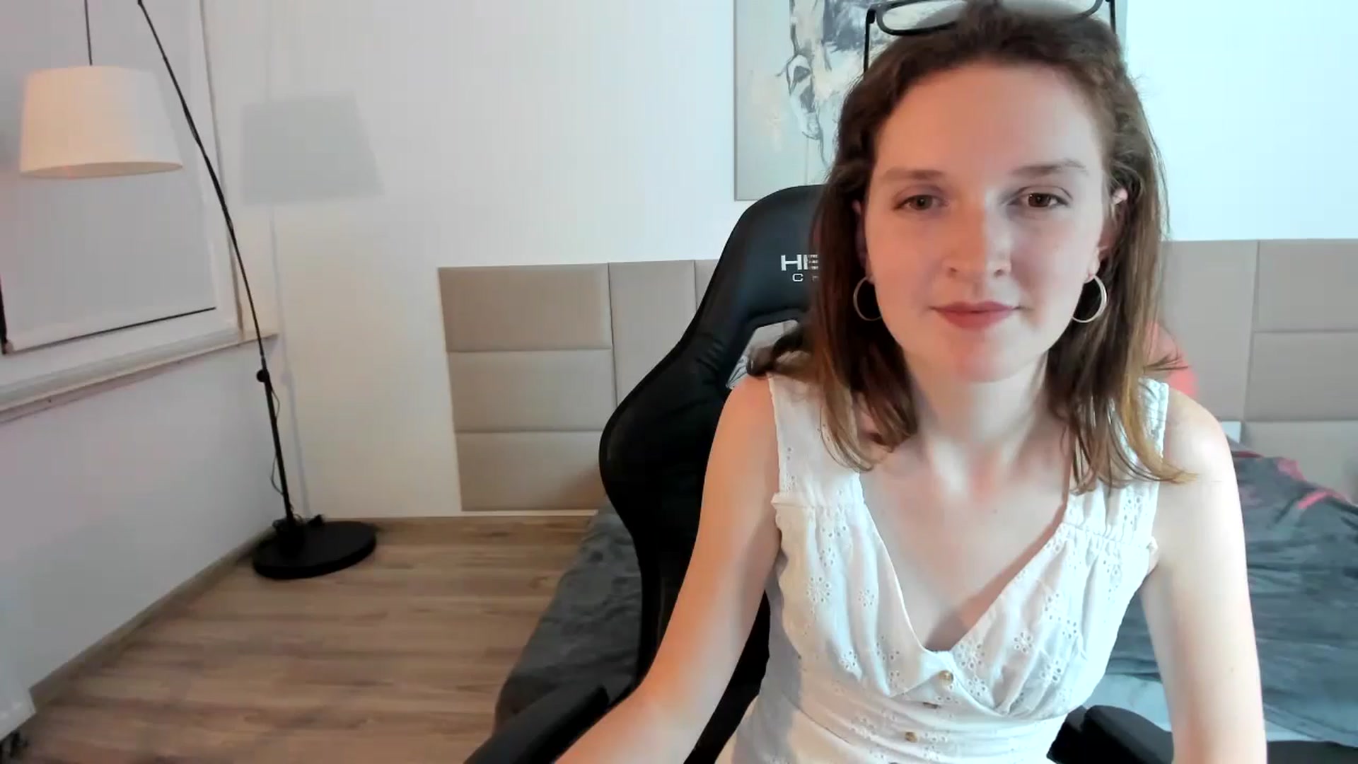 Gallery image thumbnail from GlitterGold's myfreecams stream on, 08/26/2024, 02:56 image 9 of 20