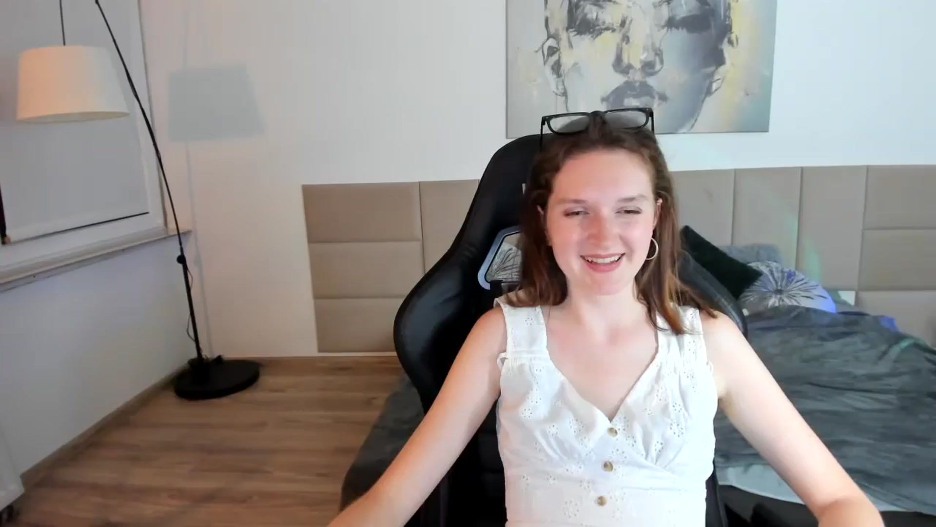 Gallery image thumbnail from GlitterGold's myfreecams stream on, 08/26/2024, 02:56 image 5 of 20