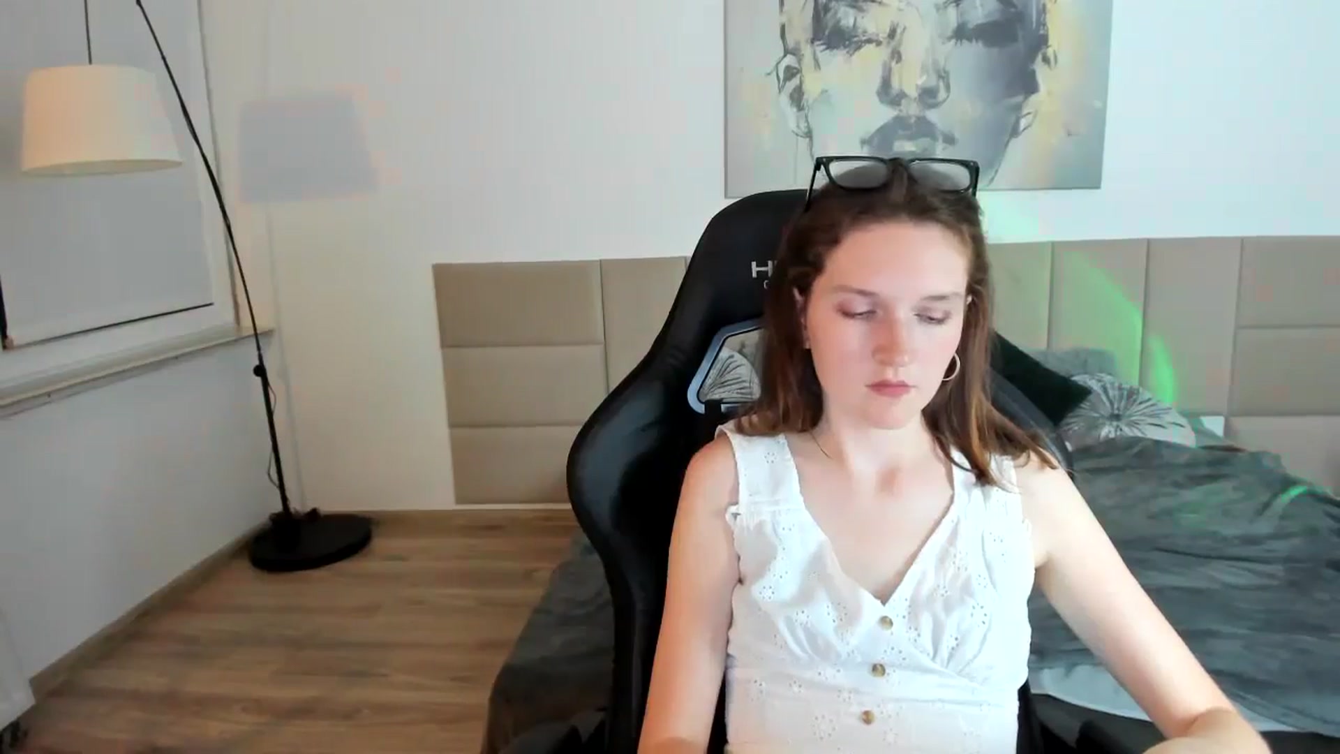 Gallery image thumbnail from GlitterGold's myfreecams stream on, 08/26/2024, 02:56 image 3 of 20