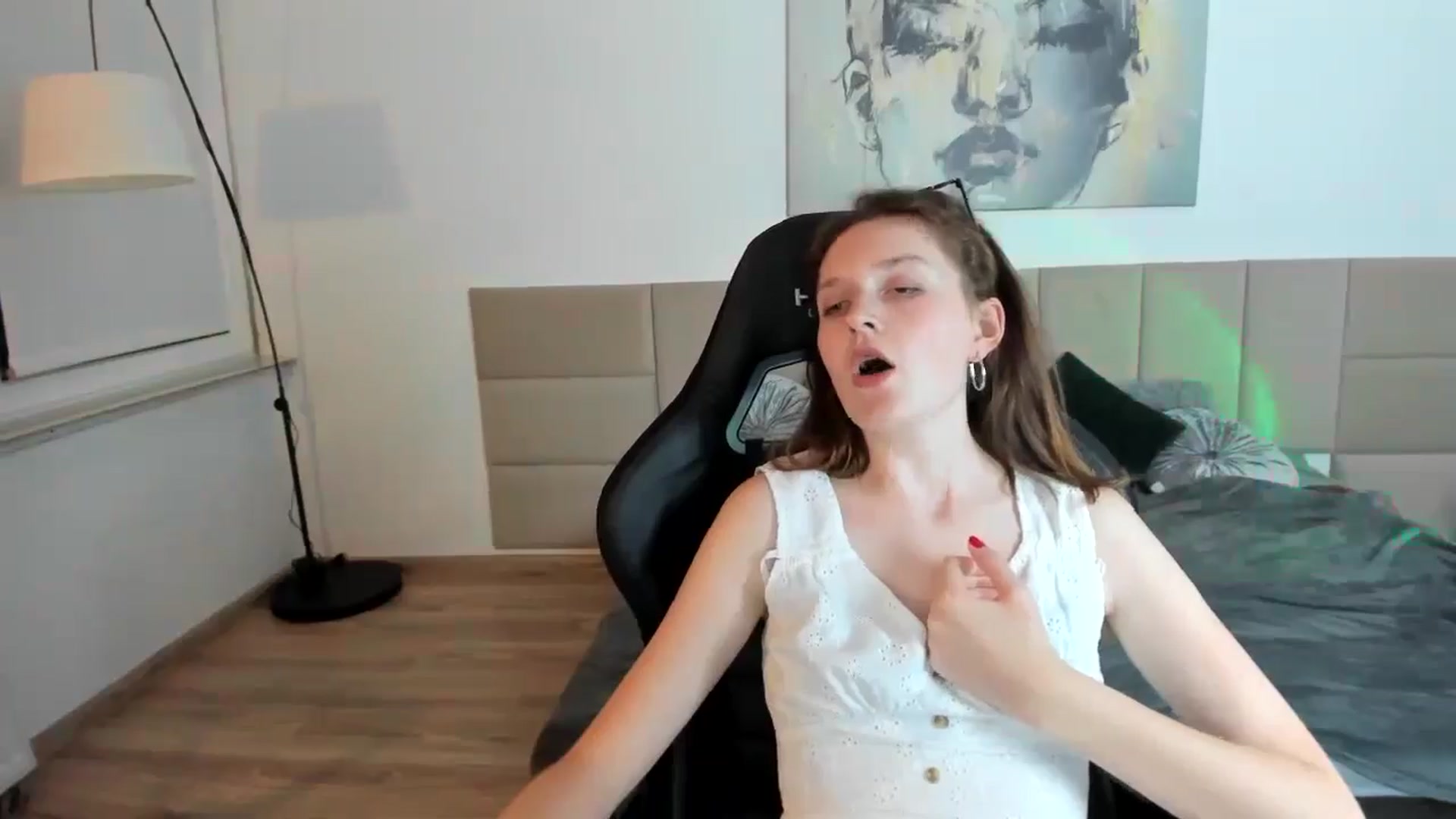 Gallery image thumbnail from GlitterGold's myfreecams stream on, 08/26/2024, 02:56 image 7 of 20