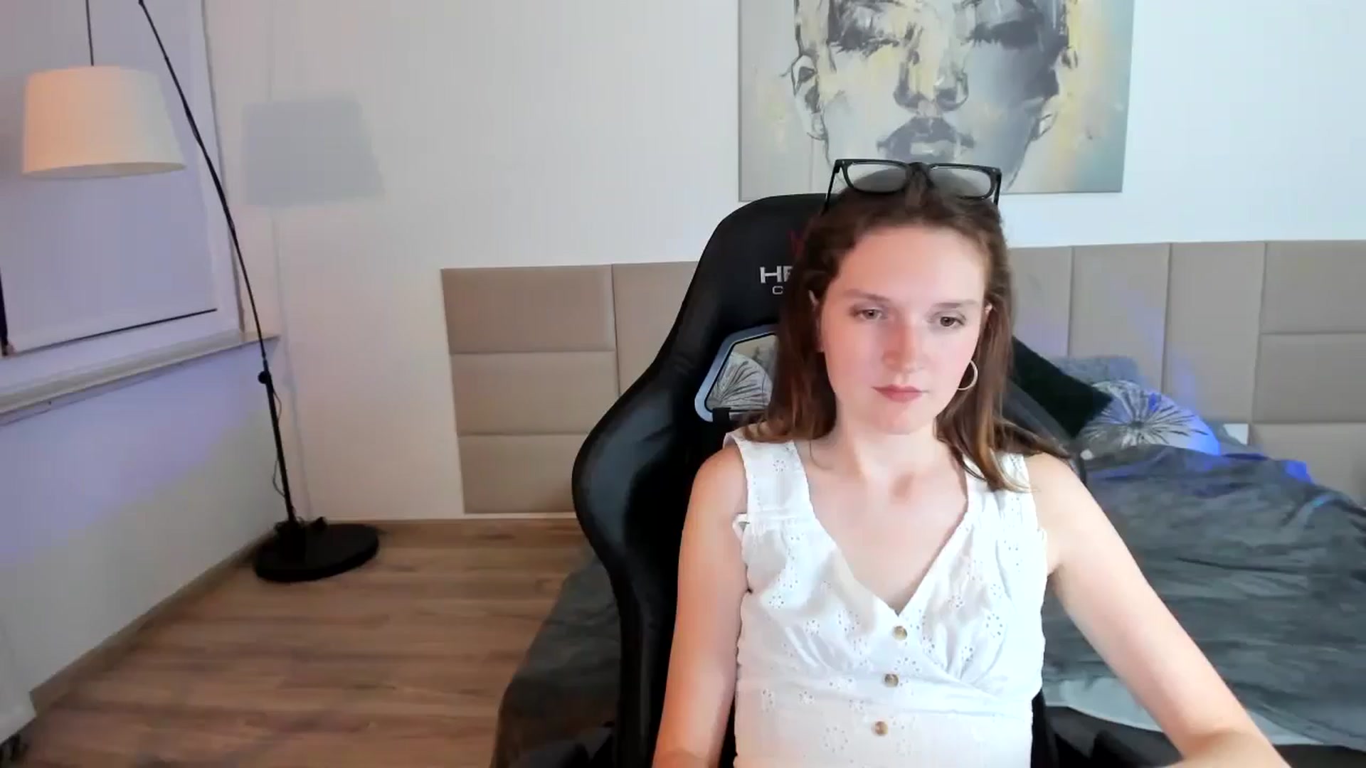Gallery image thumbnail from GlitterGold's myfreecams stream on, 08/26/2024, 02:56 image 4 of 20
