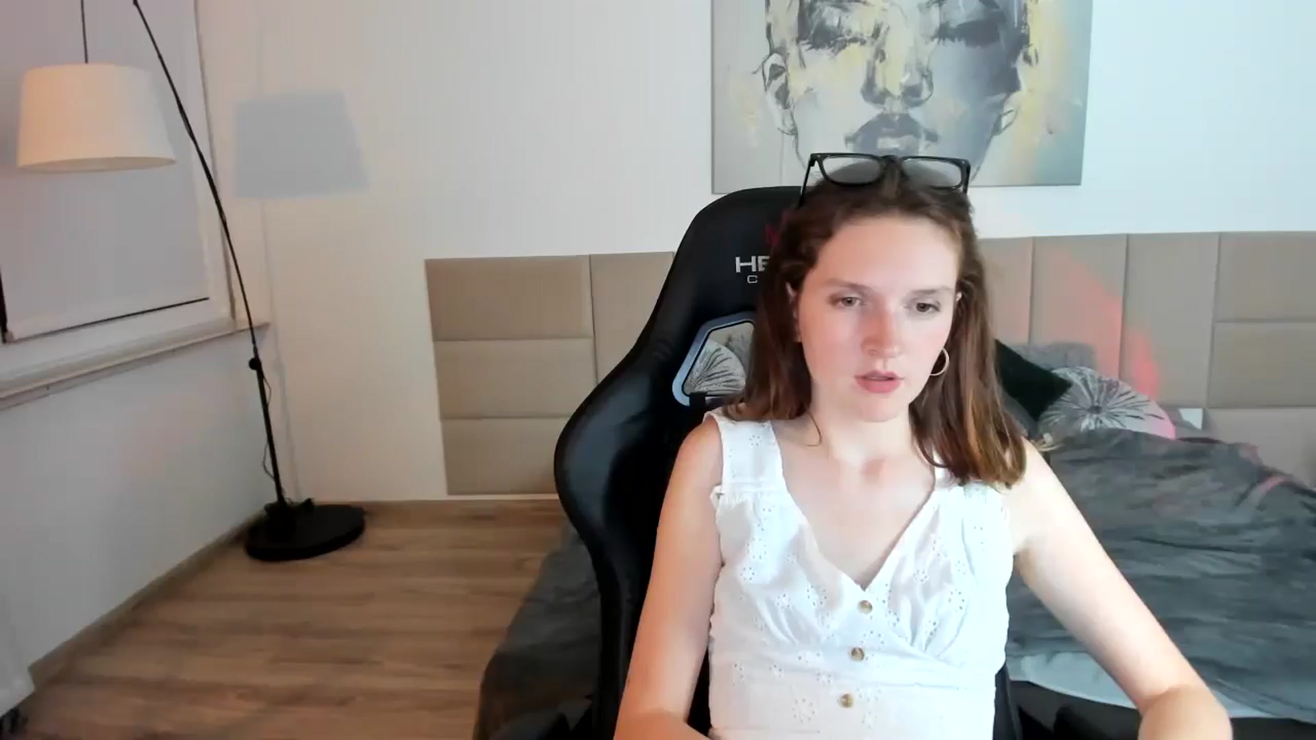 Gallery image thumbnail from GlitterGold's myfreecams stream on, 08/26/2024, 02:56 image 2 of 20