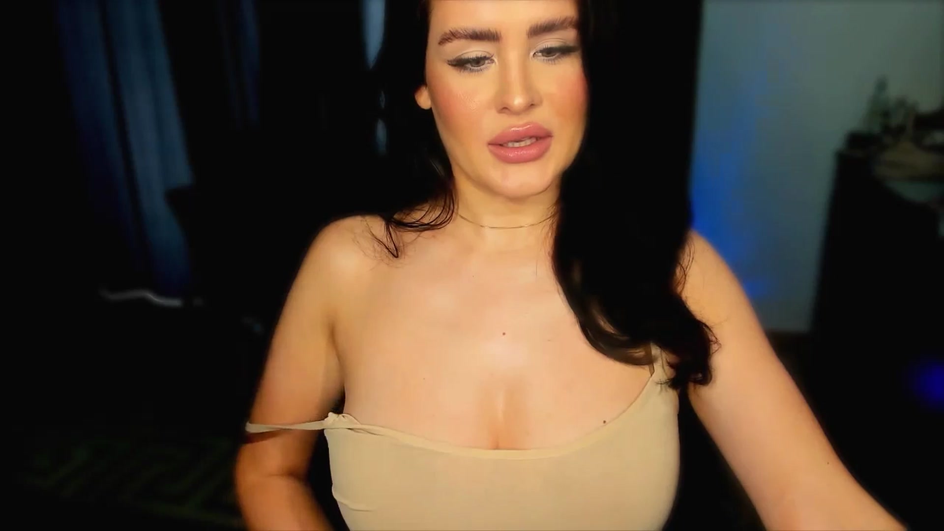 Gallery image thumbnail from GlobalDOLL's myfreecams stream on, 04/10/2025, 11:16 image 6 of 20