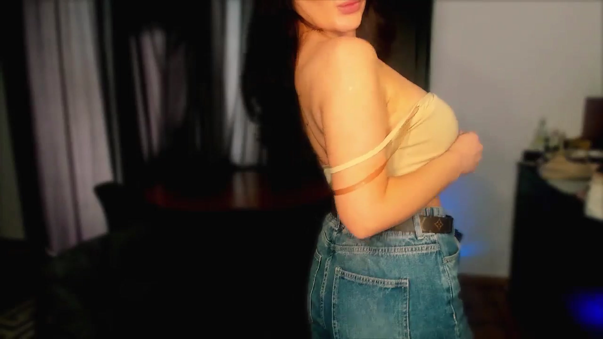 Gallery image thumbnail from GlobalDOLL's myfreecams stream on, 04/10/2025, 11:16 image 19 of 20