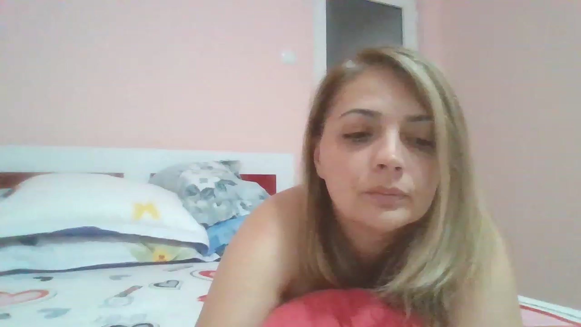 Gallery image thumbnail from Gloria_Gold1's myfreecams stream on, 08/26/2023, 15:52 image 4 of 20