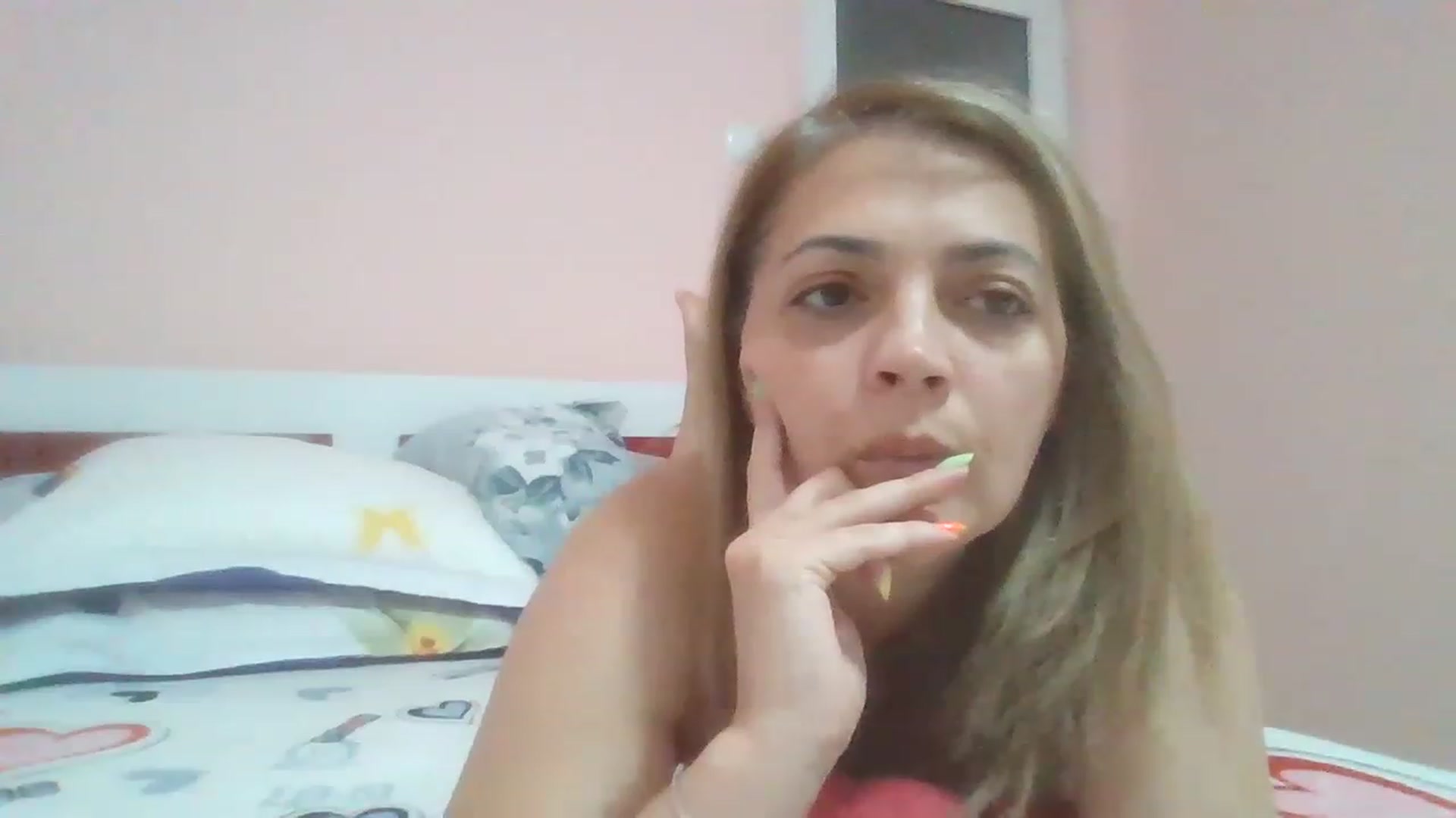 Gallery image thumbnail from Gloria_Gold1's myfreecams stream on, 08/26/2023, 15:52 image 14 of 20