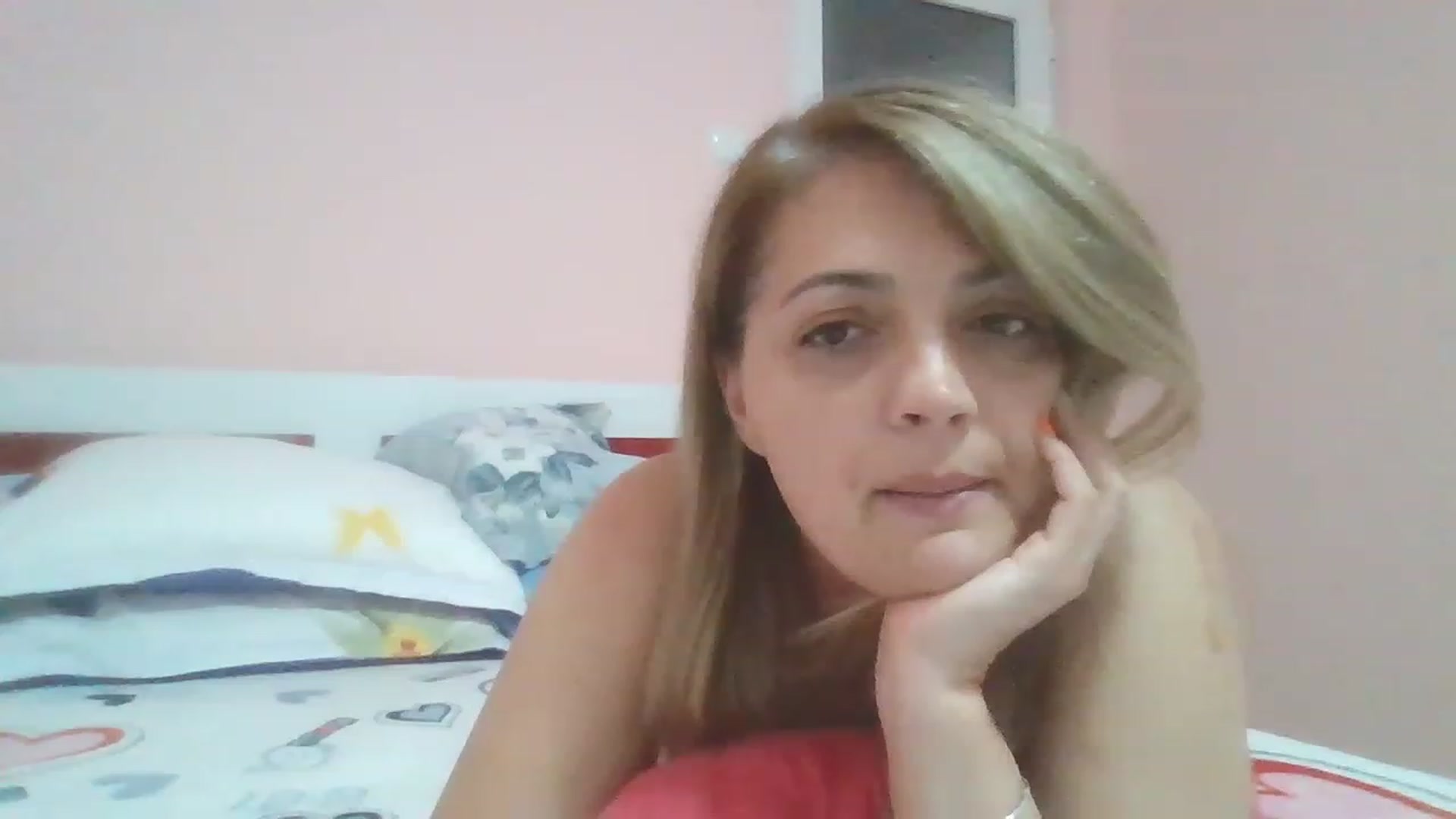 Gallery image thumbnail from Gloria_Gold1's myfreecams stream on, 08/26/2023, 15:52 image 3 of 20