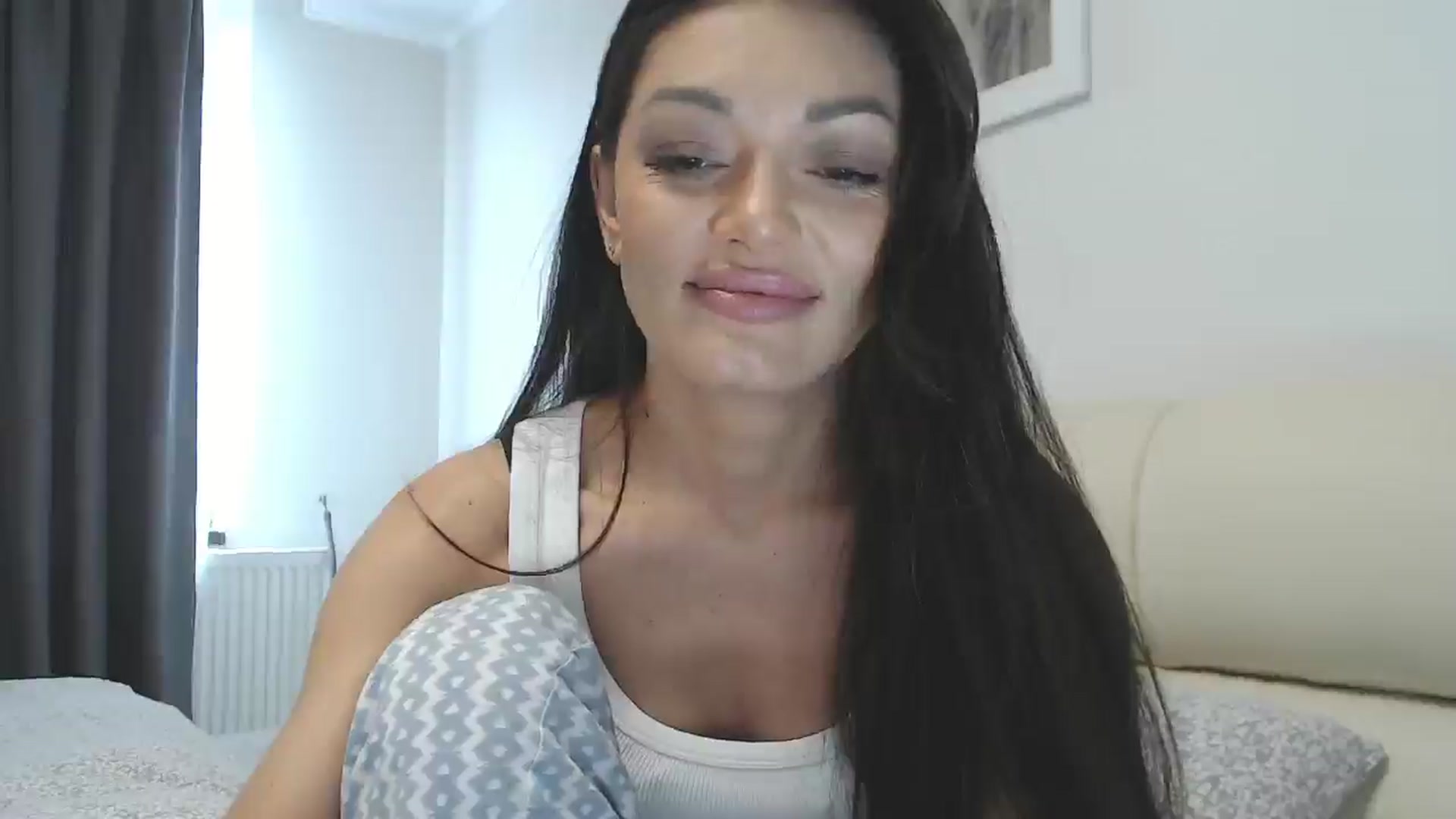 Gallery image thumbnail from Gloriaglamour's myfreecams stream on, 10/18/2025, 10:53 image 10 of 20