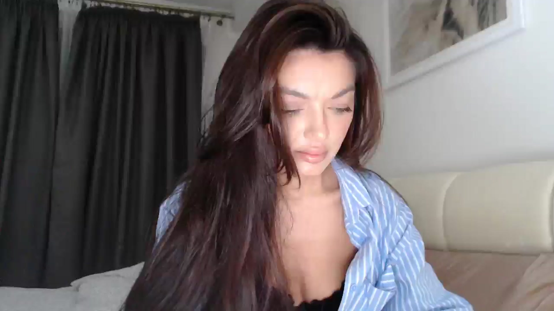 Gallery image thumbnail from Gloriaglamour's myfreecams stream on, 11/05/2025, 17:54 image 4 of 20