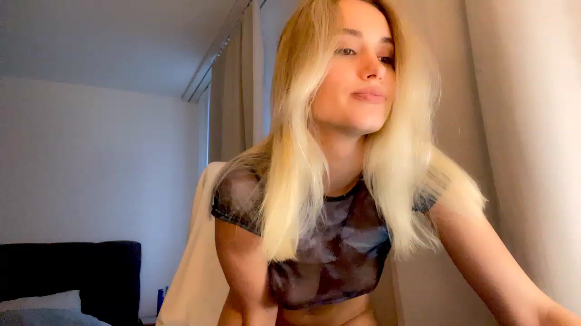 Gallery image thumbnail from Glorianice's myfreecams stream on, 11/19/2022, 13:00 image 8 of 20
