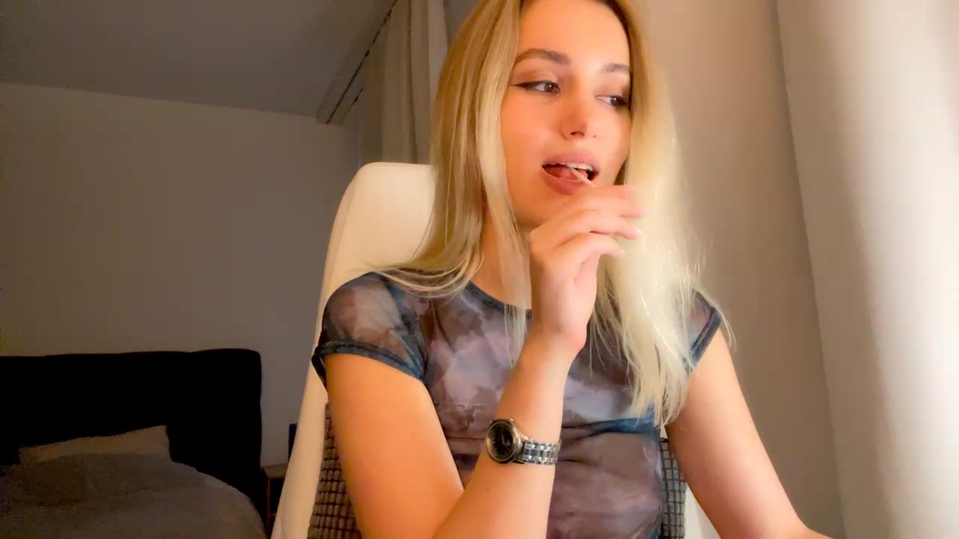Gallery image thumbnail from Glorianice's myfreecams stream on, 11/19/2022, 15:01 image 20 of 20
