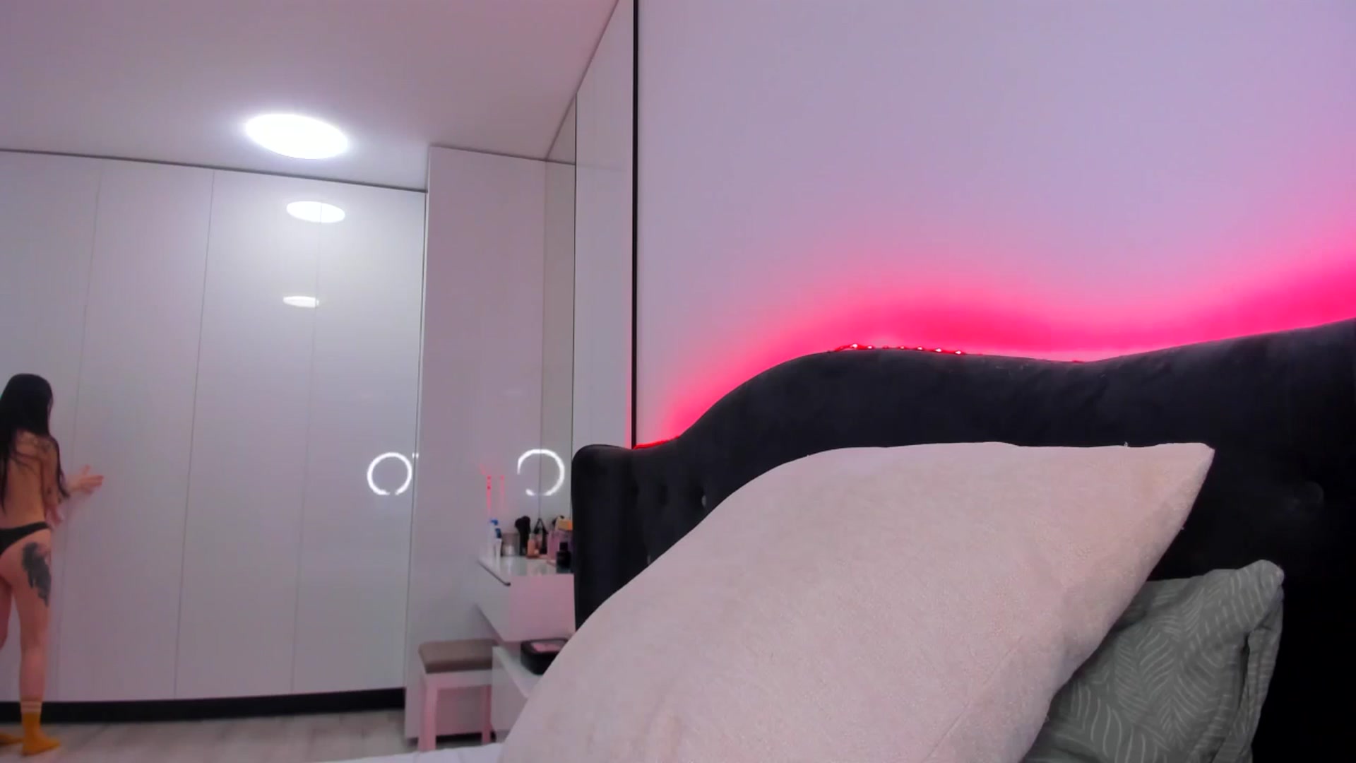 Gallery image thumbnail from Glossy_'s myfreecams stream on, 03/22/2025, 21:34 image 1 of 20