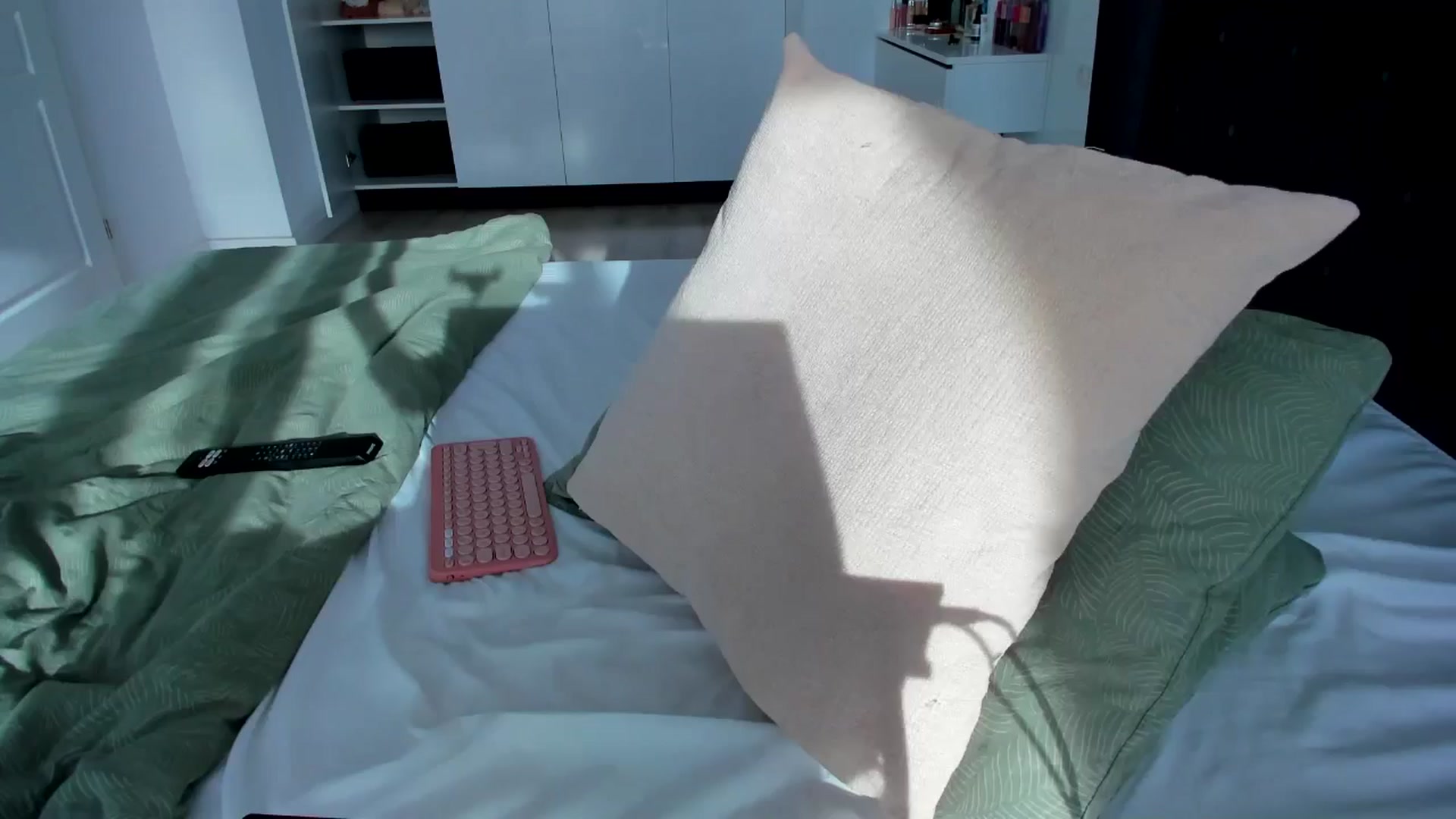 Gallery image thumbnail from Glossy_'s myfreecams stream on, 04/10/2025, 15:16 image 13 of 20
