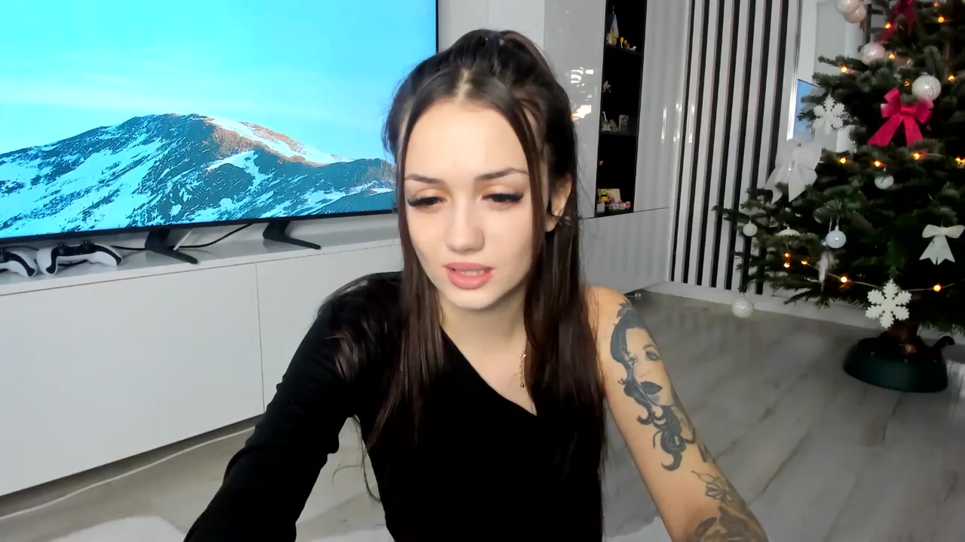 Gallery image thumbnail from Glossy_'s myfreecams stream on, 12/04/2025, 14:52 image 1 of 20