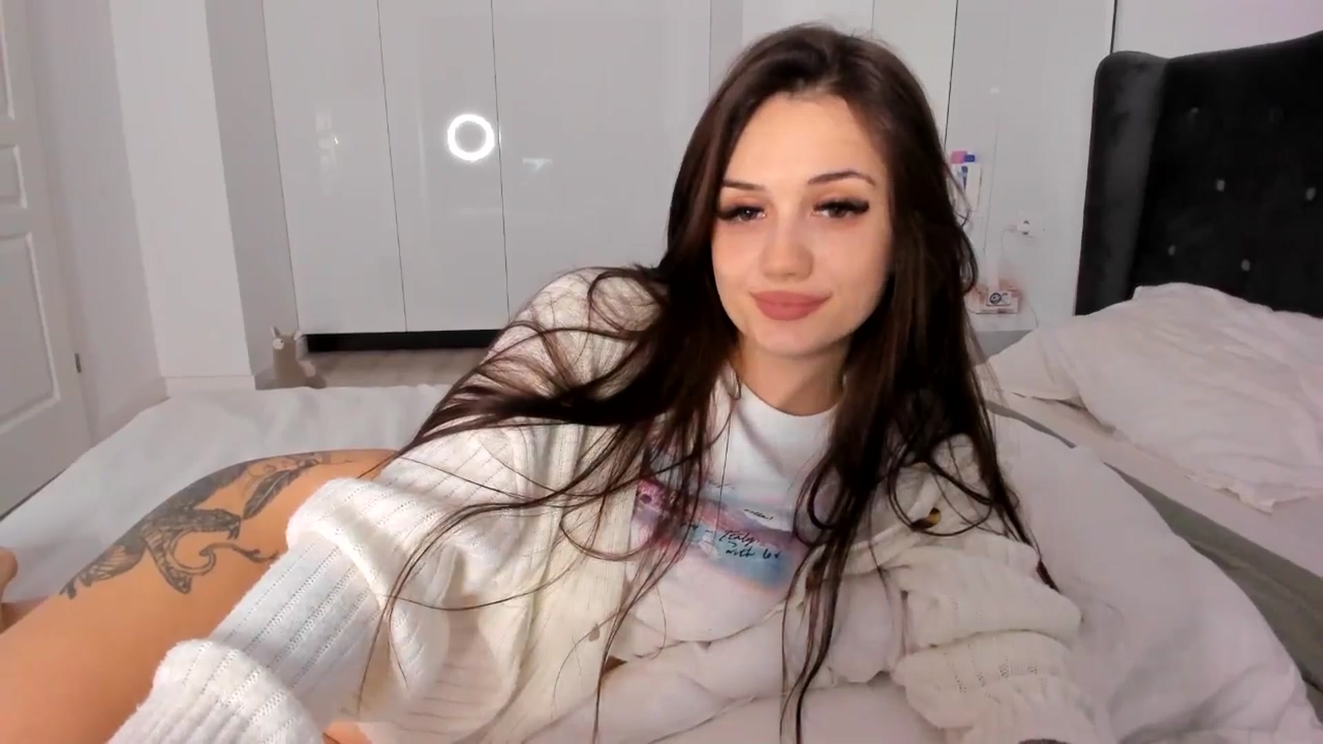 Gallery image thumbnail from Glossy_'s myfreecams stream on, 12/15/2025, 15:27 image 14 of 20