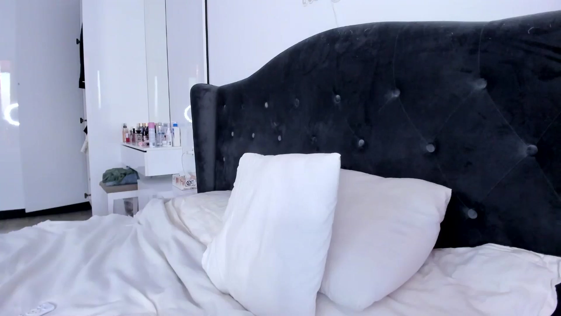 Gallery image thumbnail from Glossy_'s myfreecams stream on, 12/16/2025, 14:29 image 10 of 20