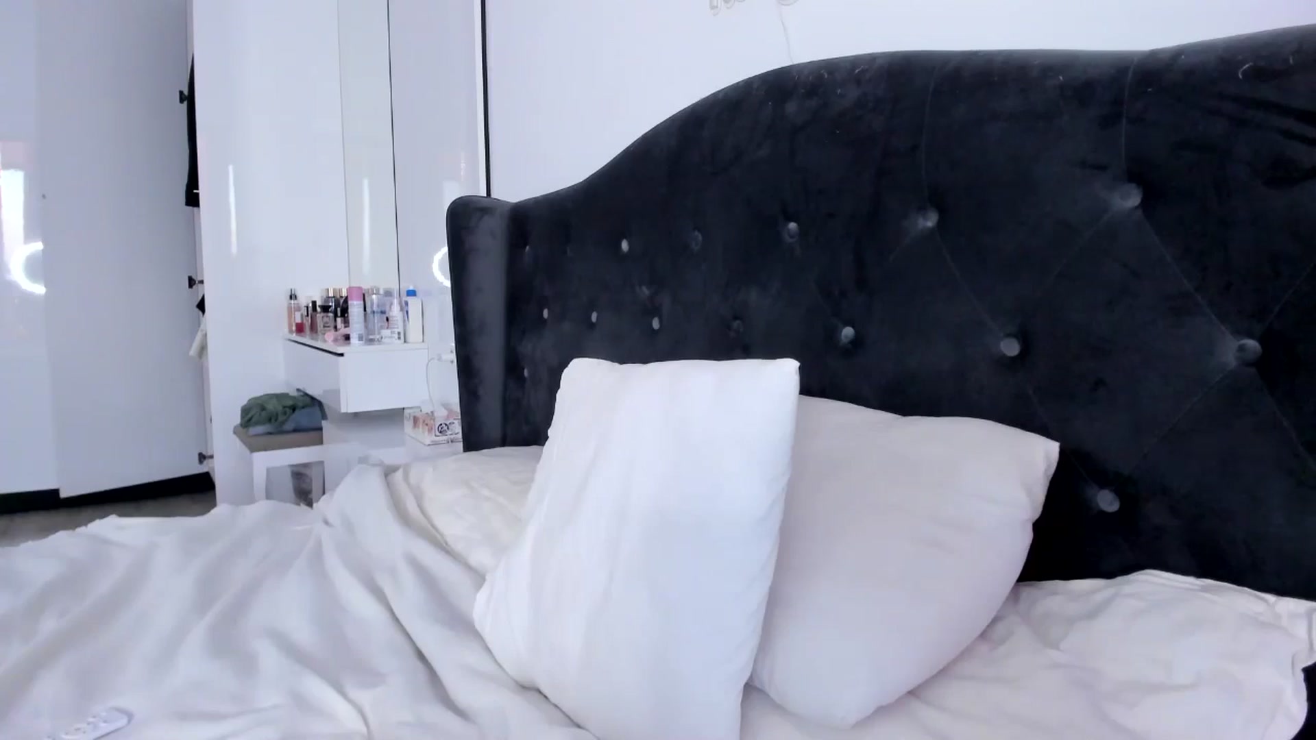 Gallery image thumbnail from Glossy_'s myfreecams stream on, 12/16/2025, 14:29 image 8 of 20