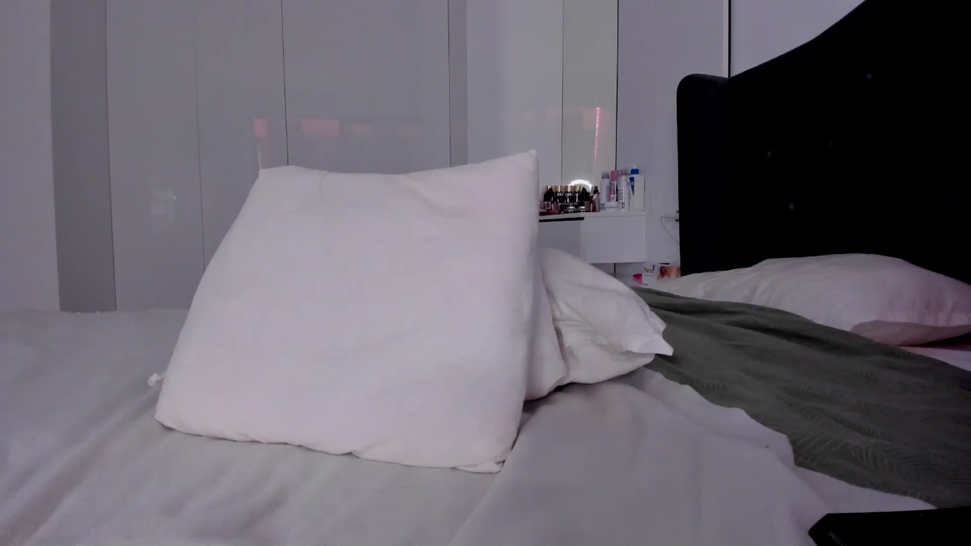 Gallery image thumbnail from Glossy_'s myfreecams stream on, 12/18/2025, 20:30 image 10 of 20