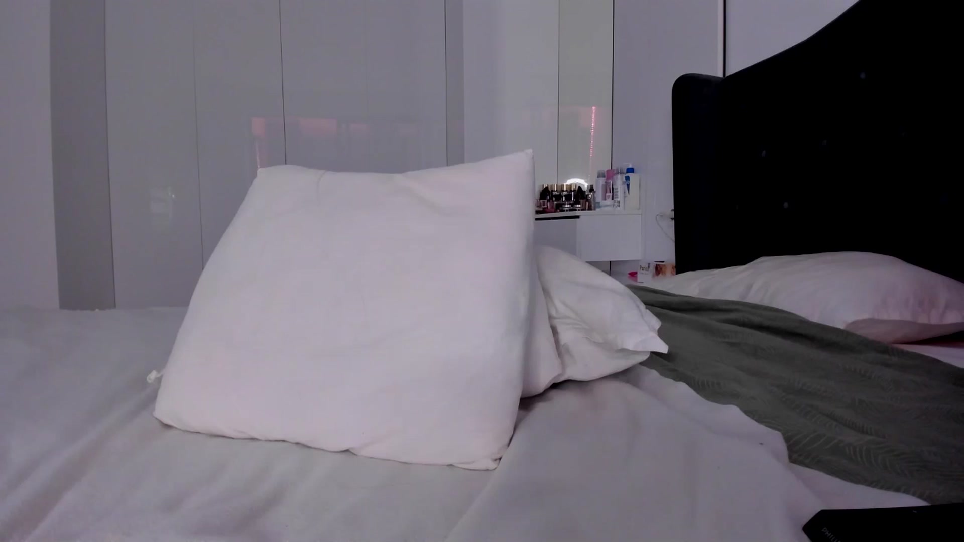 Gallery image thumbnail from Glossy_'s myfreecams stream on, 12/18/2025, 20:30 image 8 of 20
