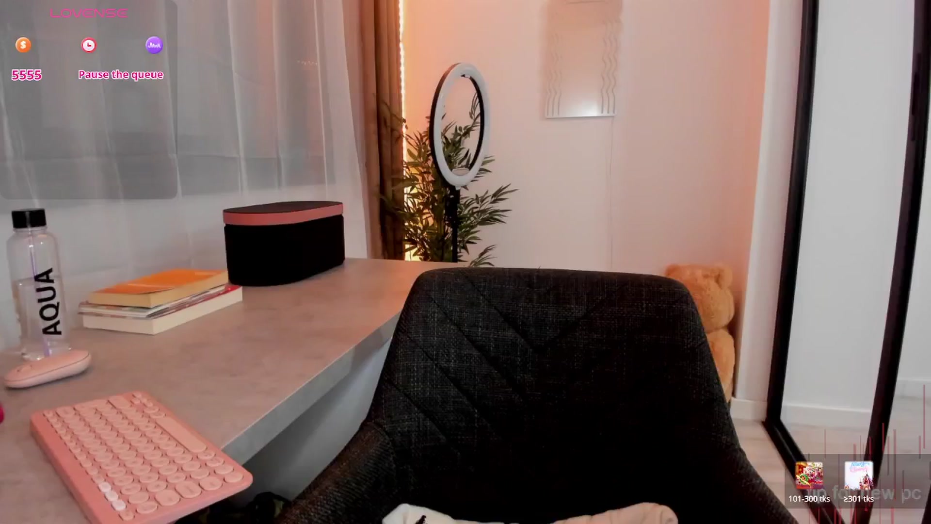 Gallery image thumbnail from Glossy_'s myfreecams stream on, 01/04/2026, 20:22 image 1 of 20