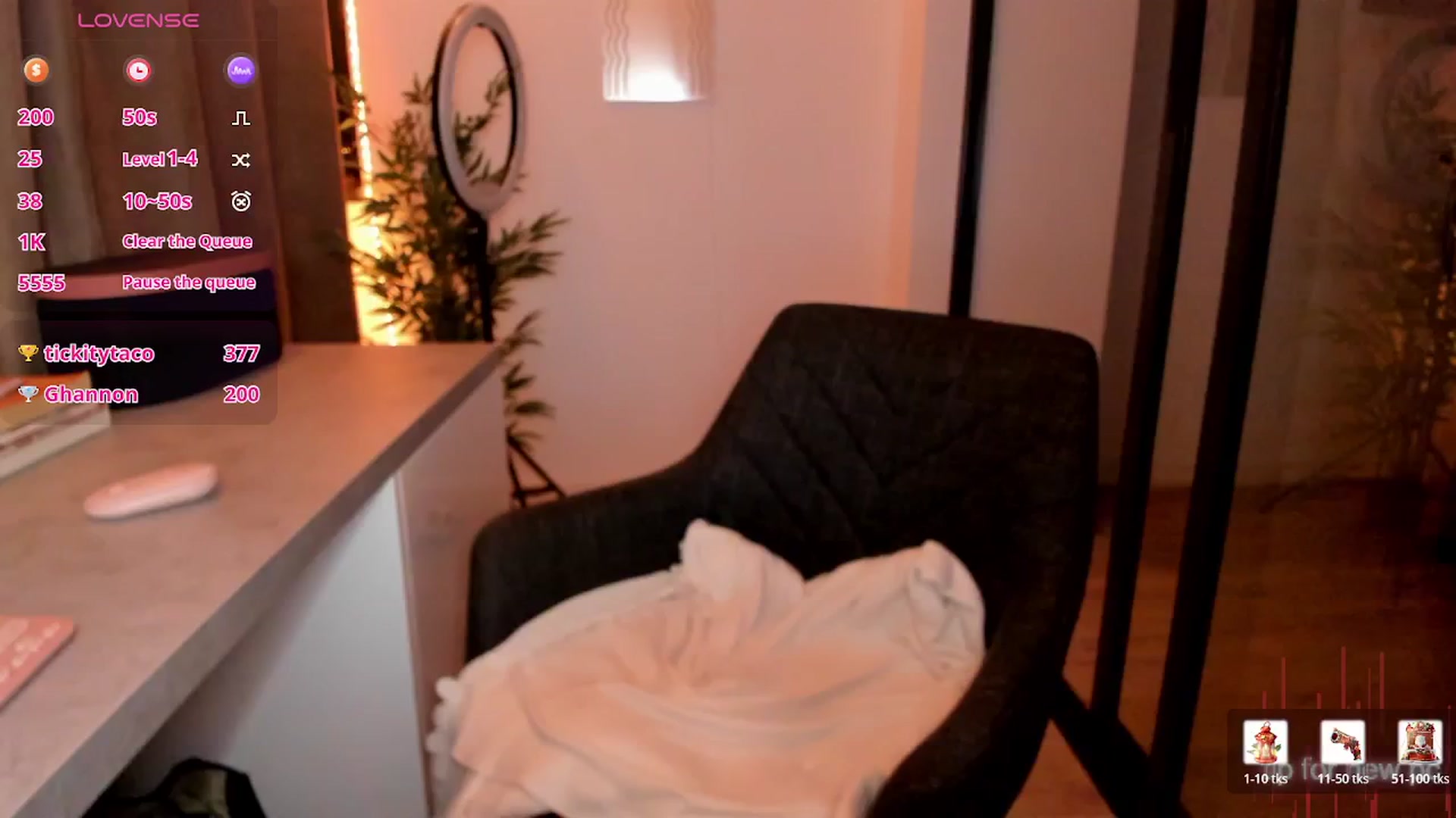 Gallery image thumbnail from Glossy_'s myfreecams stream on, 01/05/2026, 17:22 image 12 of 20