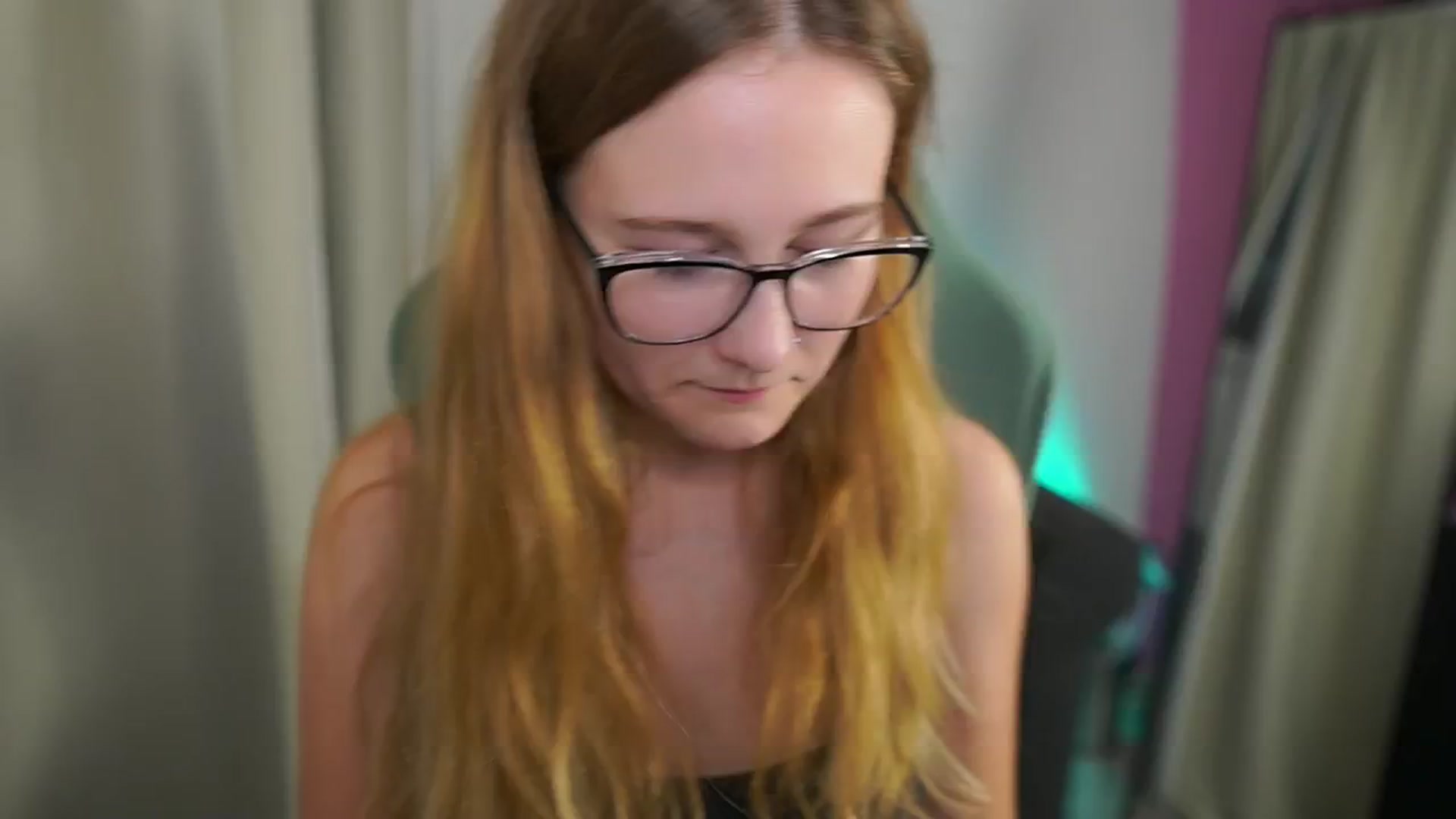 Gallery image thumbnail from Glossy_babe_'s myfreecams stream on, 11/12/2025, 15:14 image 12 of 20