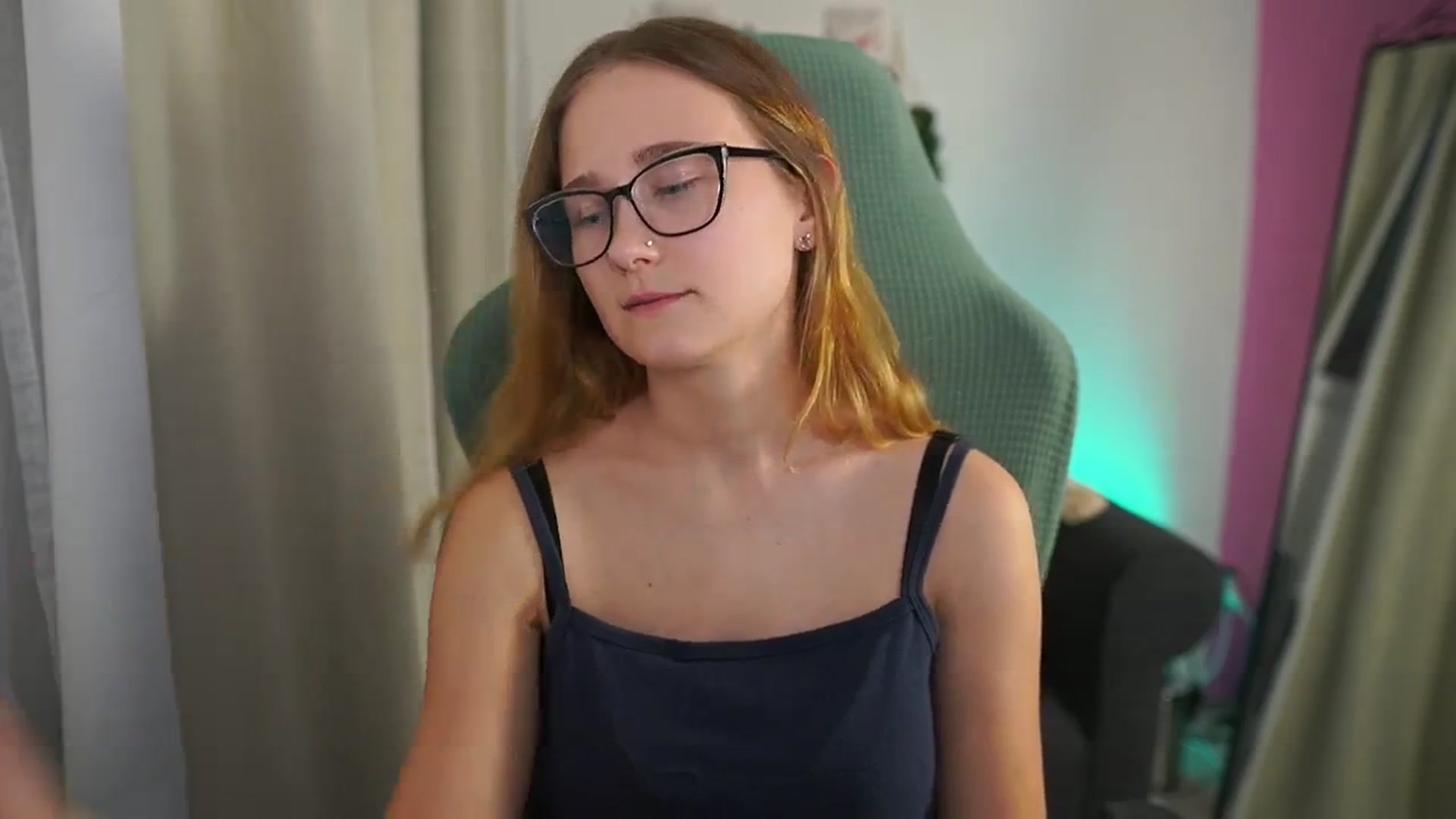 Gallery image thumbnail from Glossy_babe_'s myfreecams stream on, 11/15/2025, 15:26 image 16 of 20