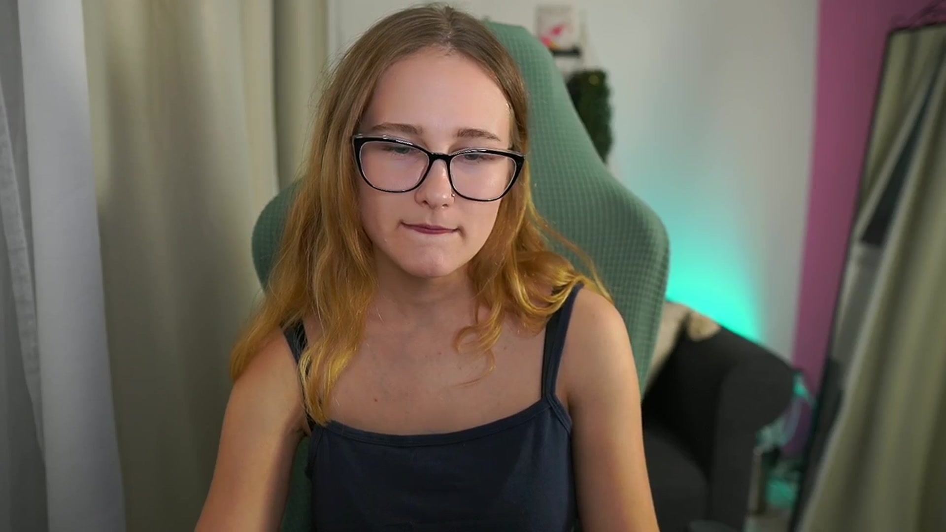 Gallery image thumbnail from Glossy_babe_'s myfreecams stream on, 11/15/2025, 15:26 image 20 of 20