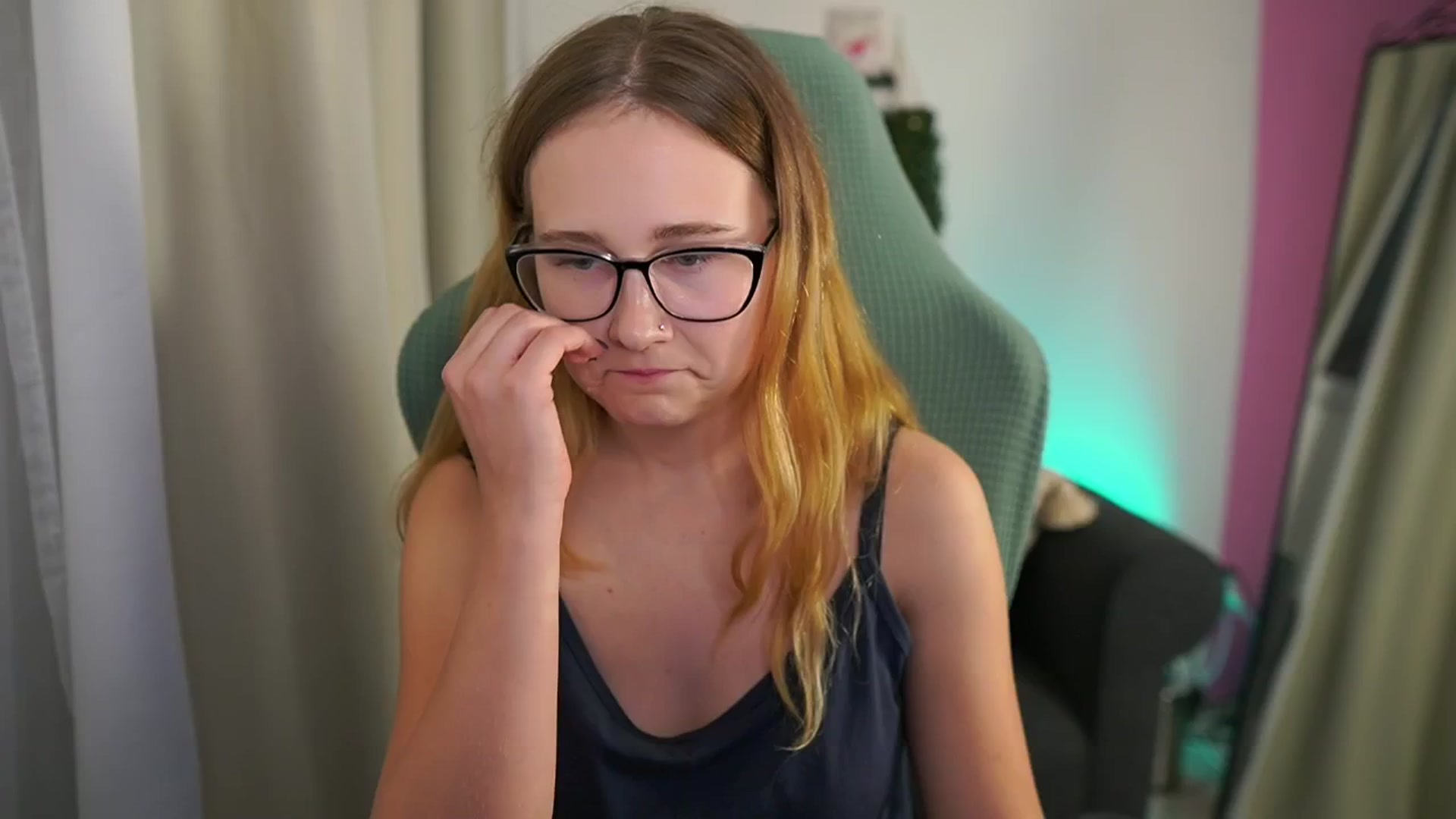 Gallery image thumbnail from Glossy_babe_'s myfreecams stream on, 11/15/2025, 16:46 image 18 of 20